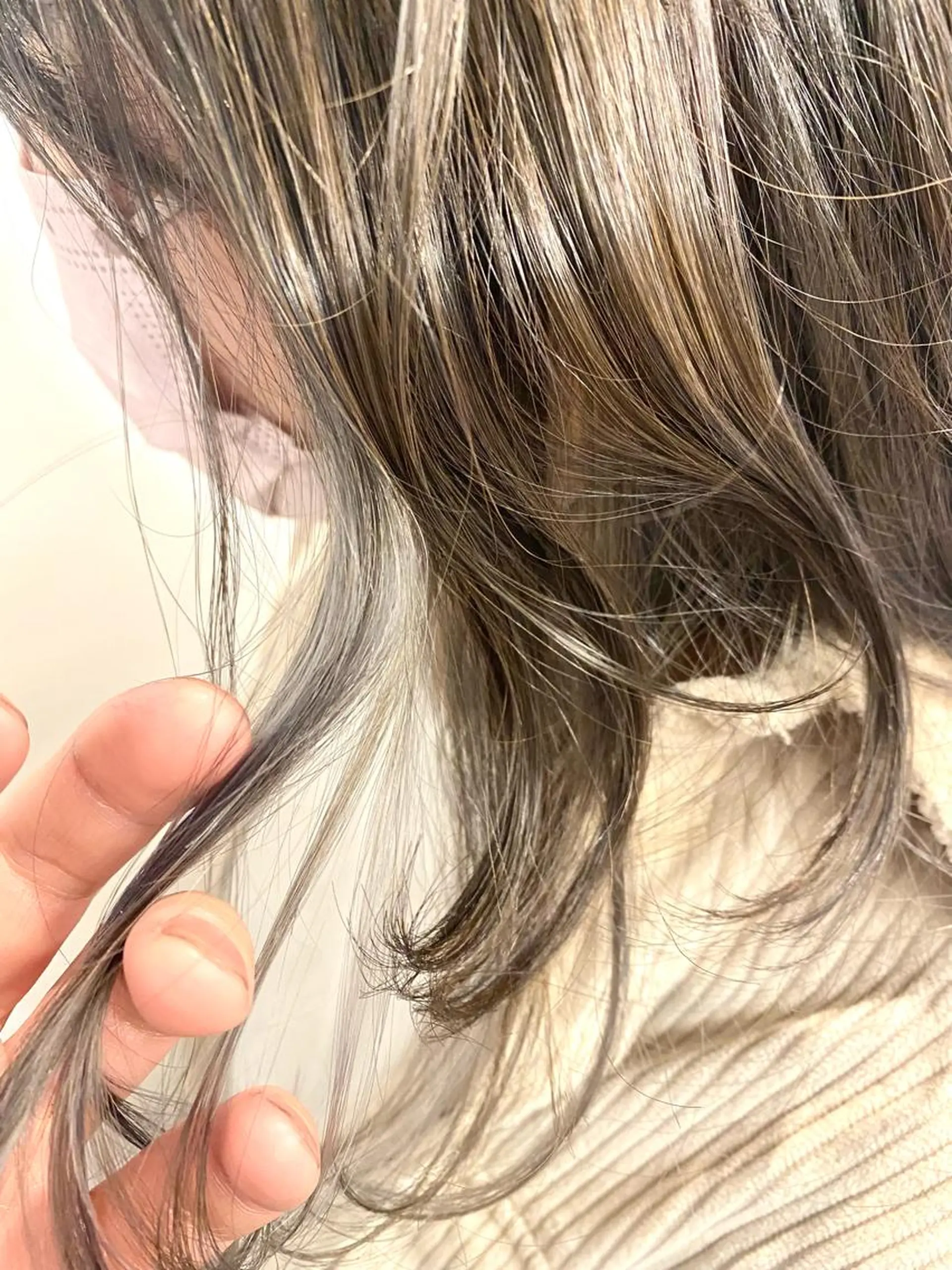 セミロング カラー ベージュカラー ブリーチ インナーカラー シルバー シルバーベージュ KEN KENのヘアスタイル