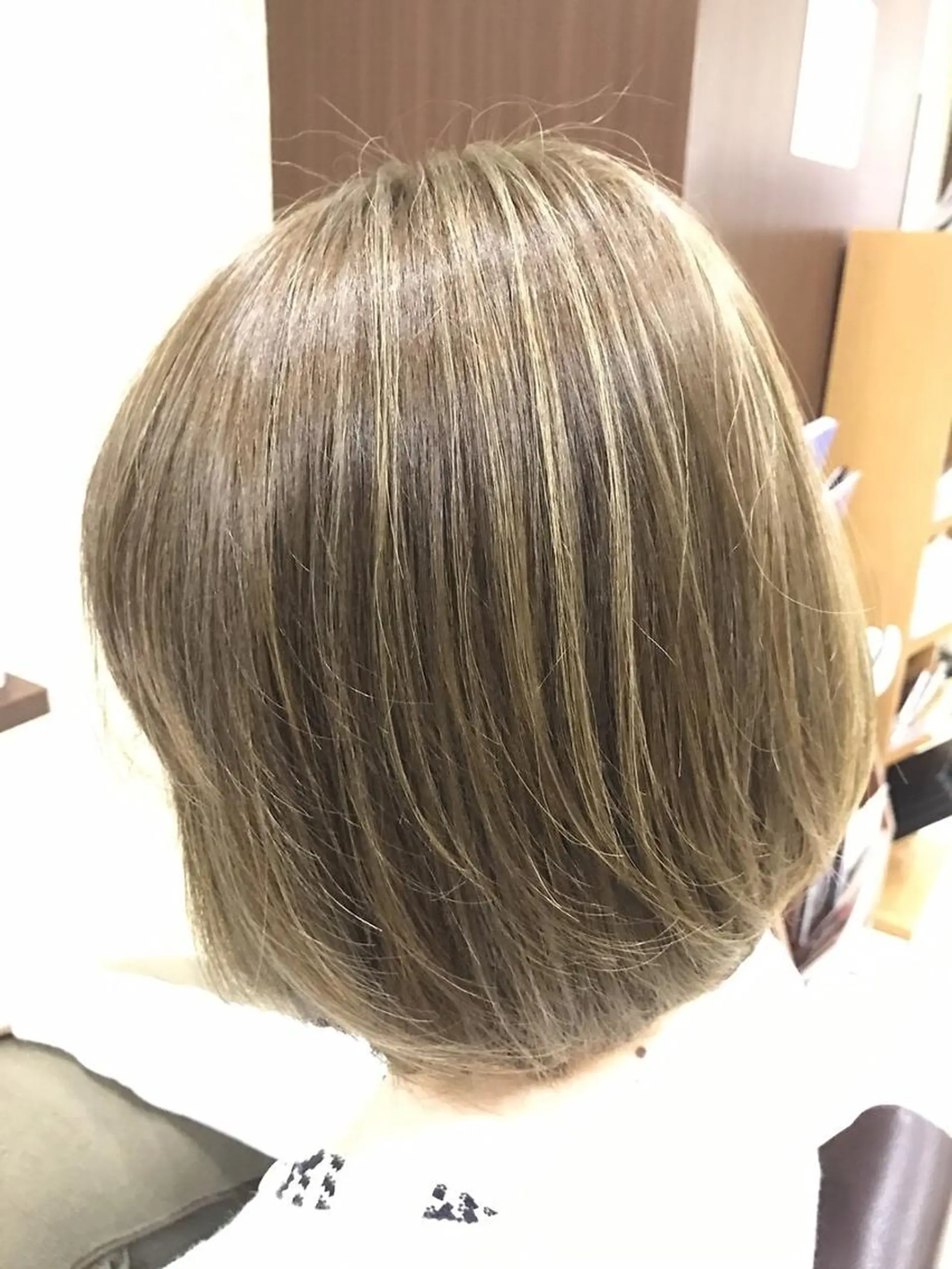 ショート ハイライト カット ヘアカラー トリートメント 大久保 佳奈のヘアスタイル