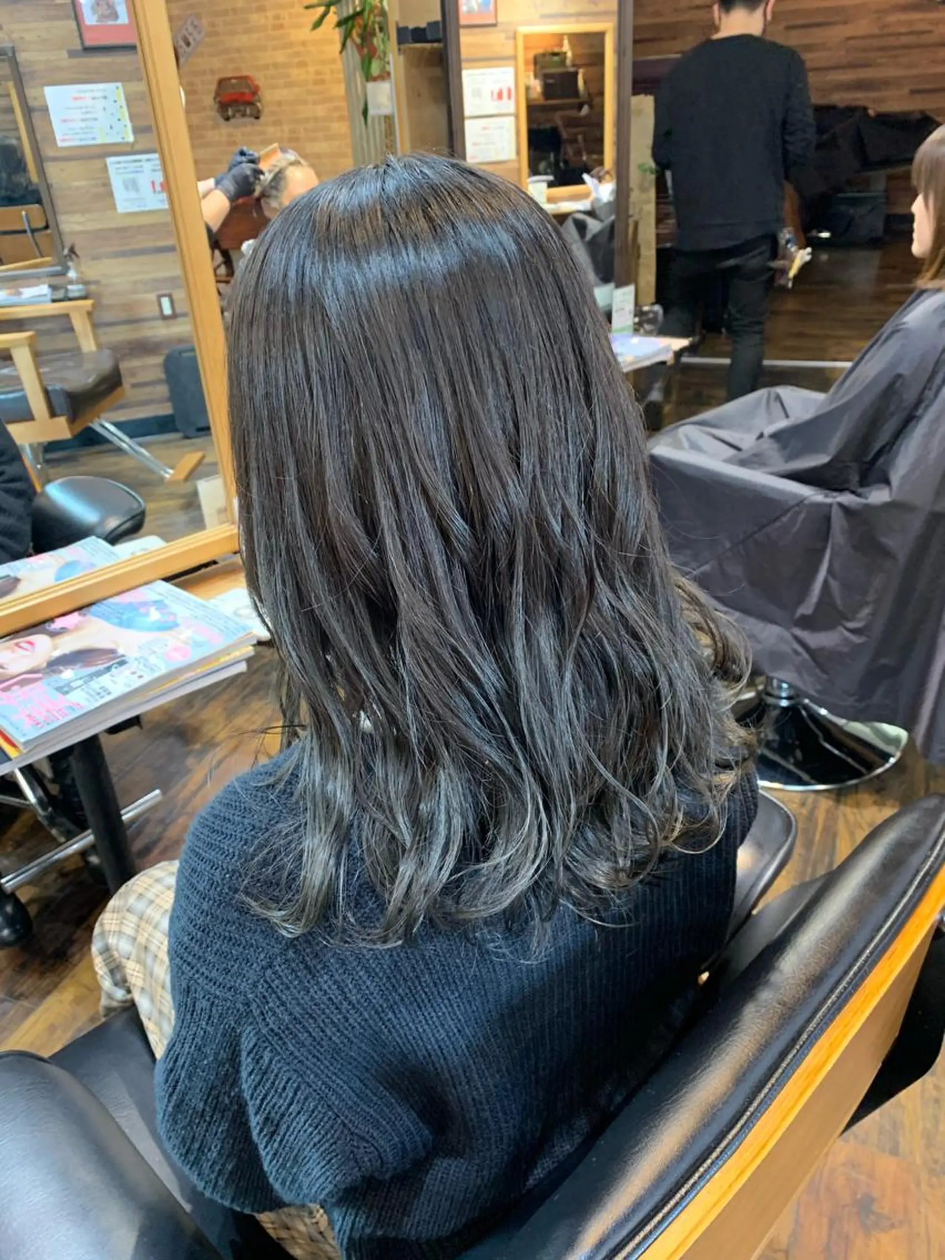 セミロング カラー 川名 充✂️のヘアスタイル
