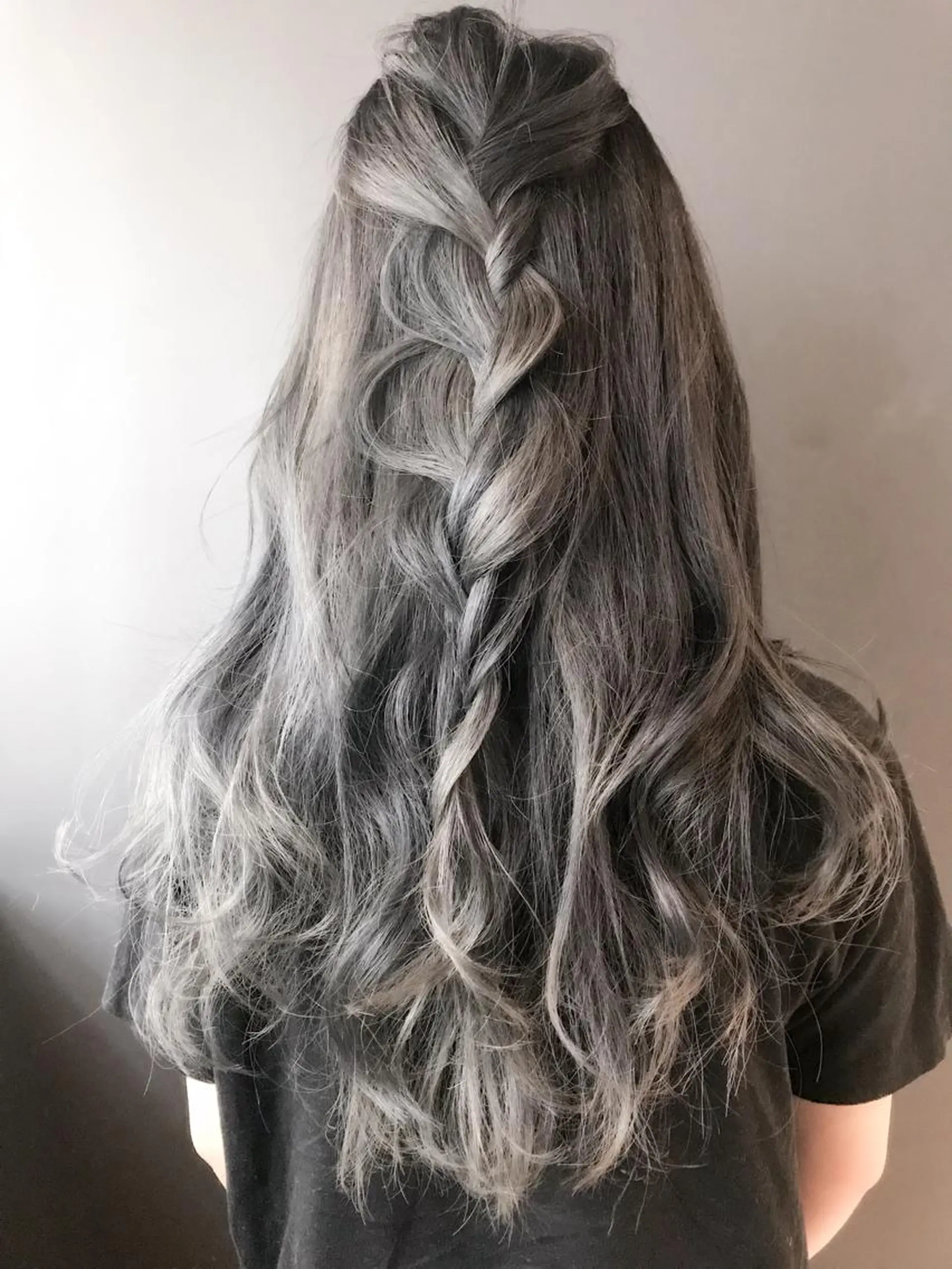 ロング カラー アディクシーカラー ブリーチ ブルーカラー グラデーションカラー グレージュ ヘアカラー エクステ BOX mico.のヘアスタイル