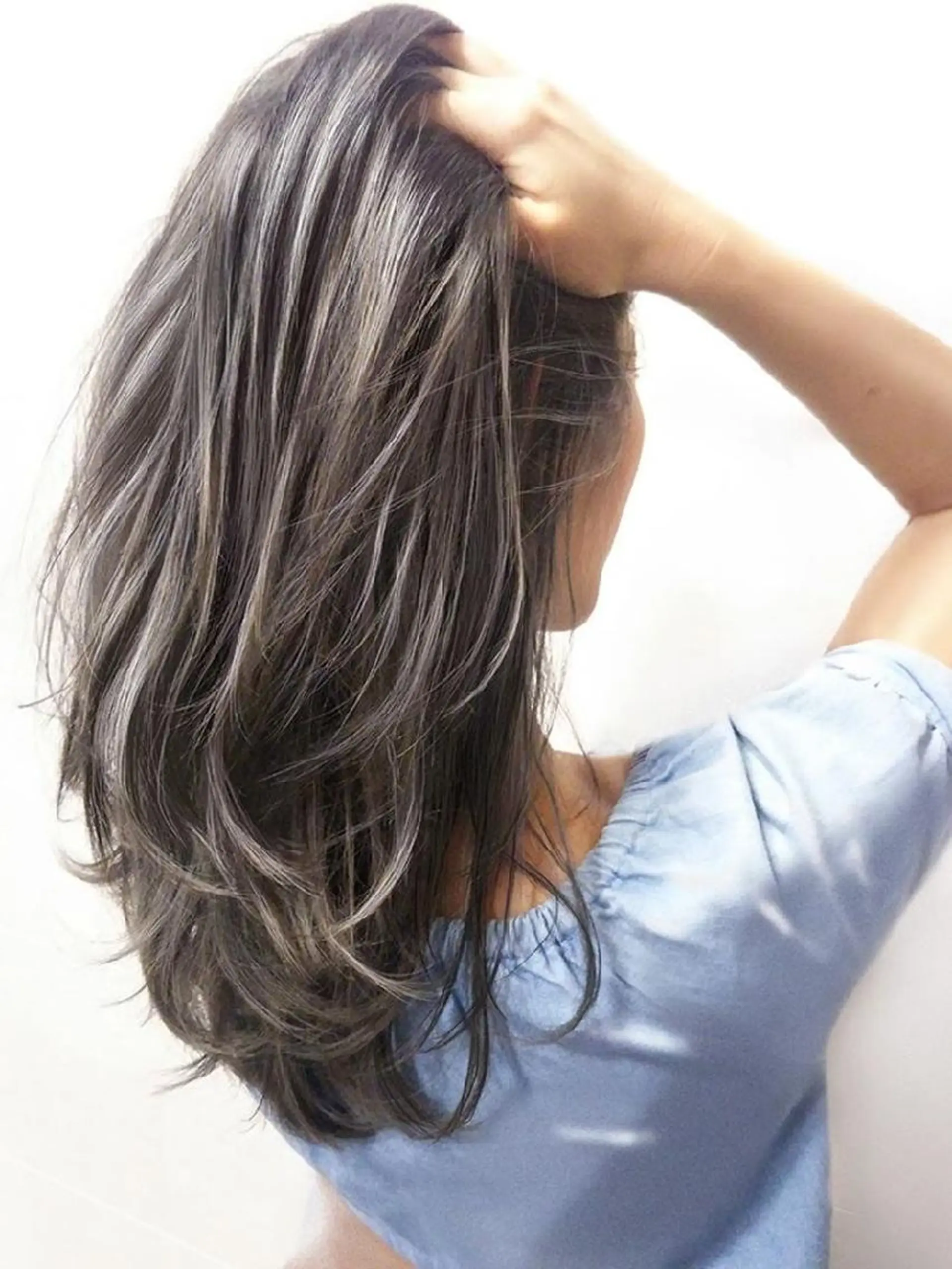 セミロング カラー アッシュ アッシュグレー アッシュグレージュ グレージュ 艶髪サラサラカラー 🌈前原健吾のヘアスタイル