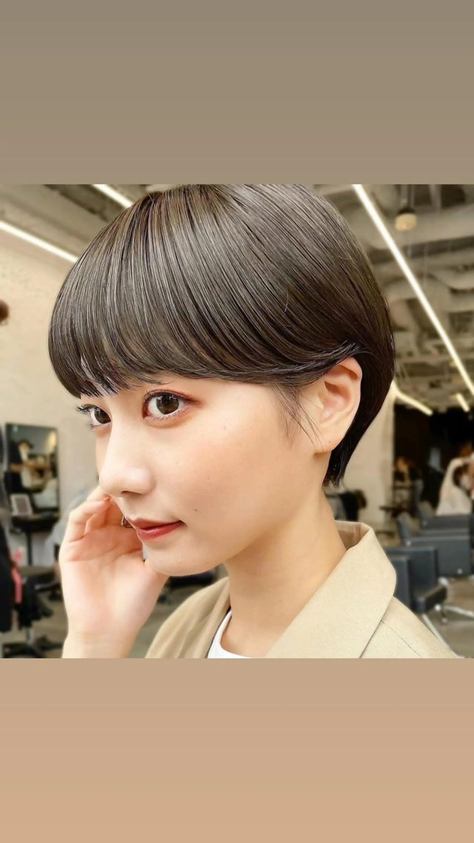 ショート カラー グレージュ オリーブグレージュ オリーブグレー ショートヘア ヘアカラー レイヤー/ショート透 明感カラー/西田祐賀のヘアスタイル