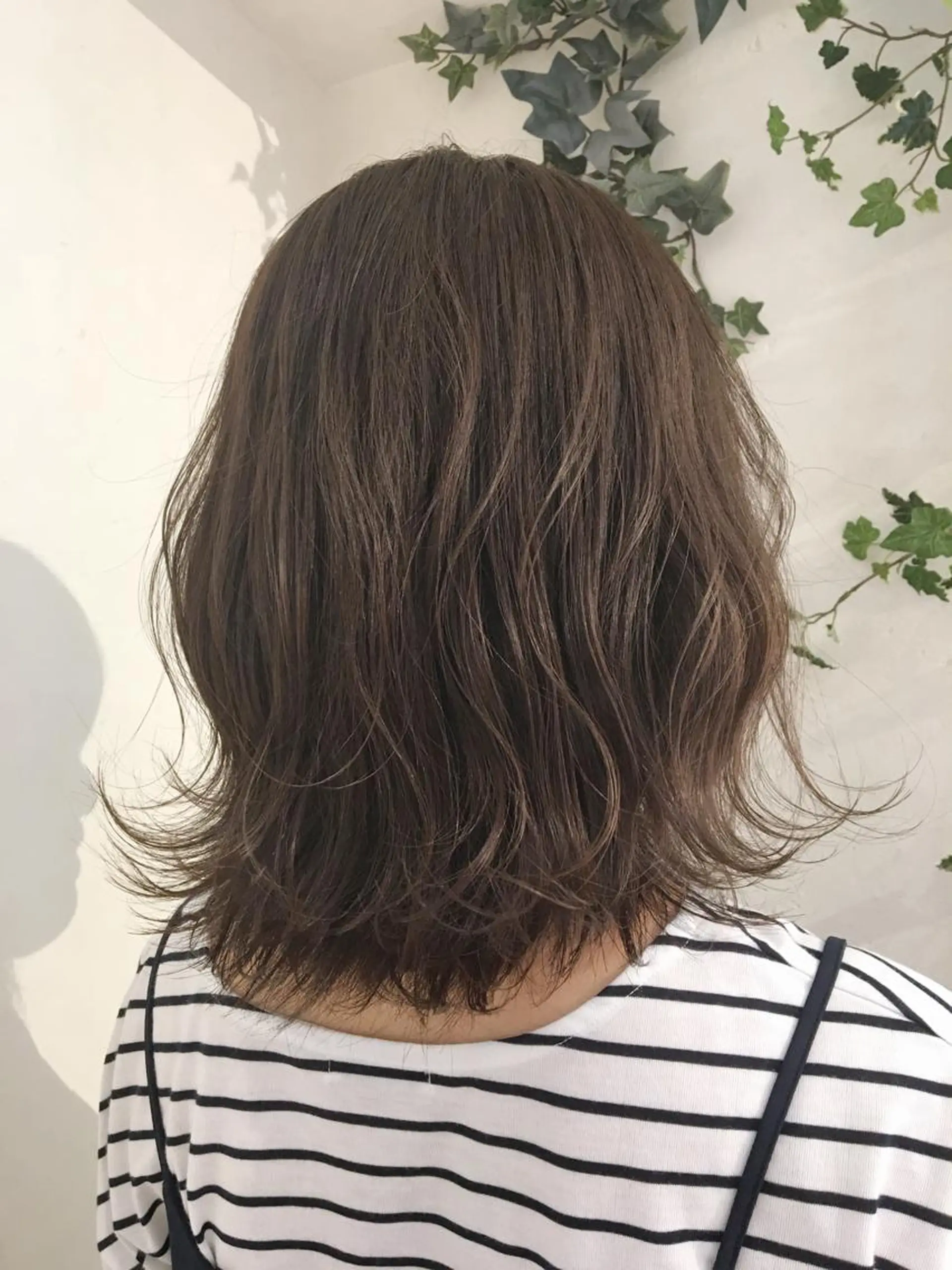 ミディアム カラー 岩村 彩音のヘアスタイル