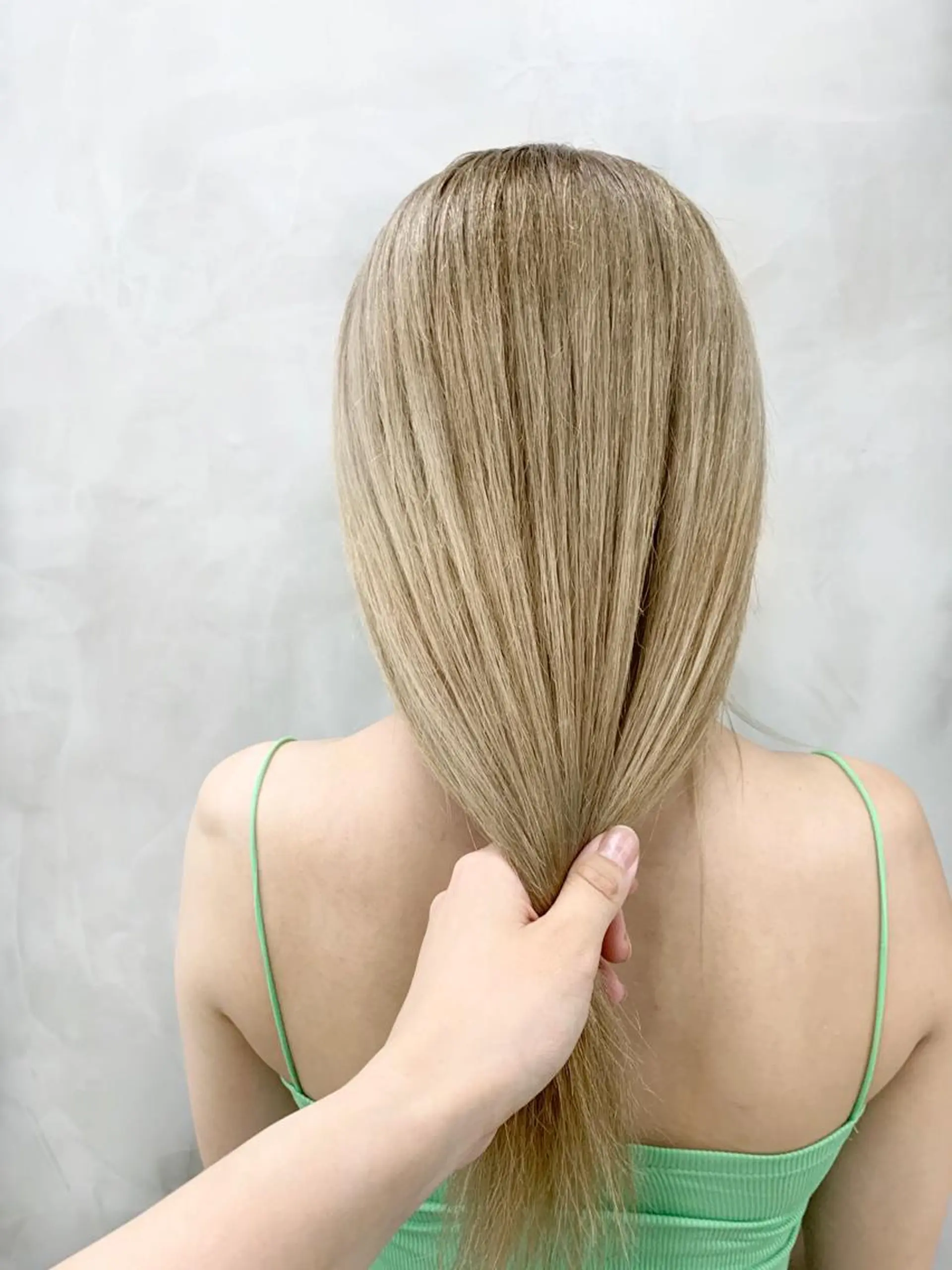 カラー ベージュカラー ブリーチ ブロンド ミルクティーベージュ シルバー ヘッドスパ (女性限定)🍋モエのヘアスタイル