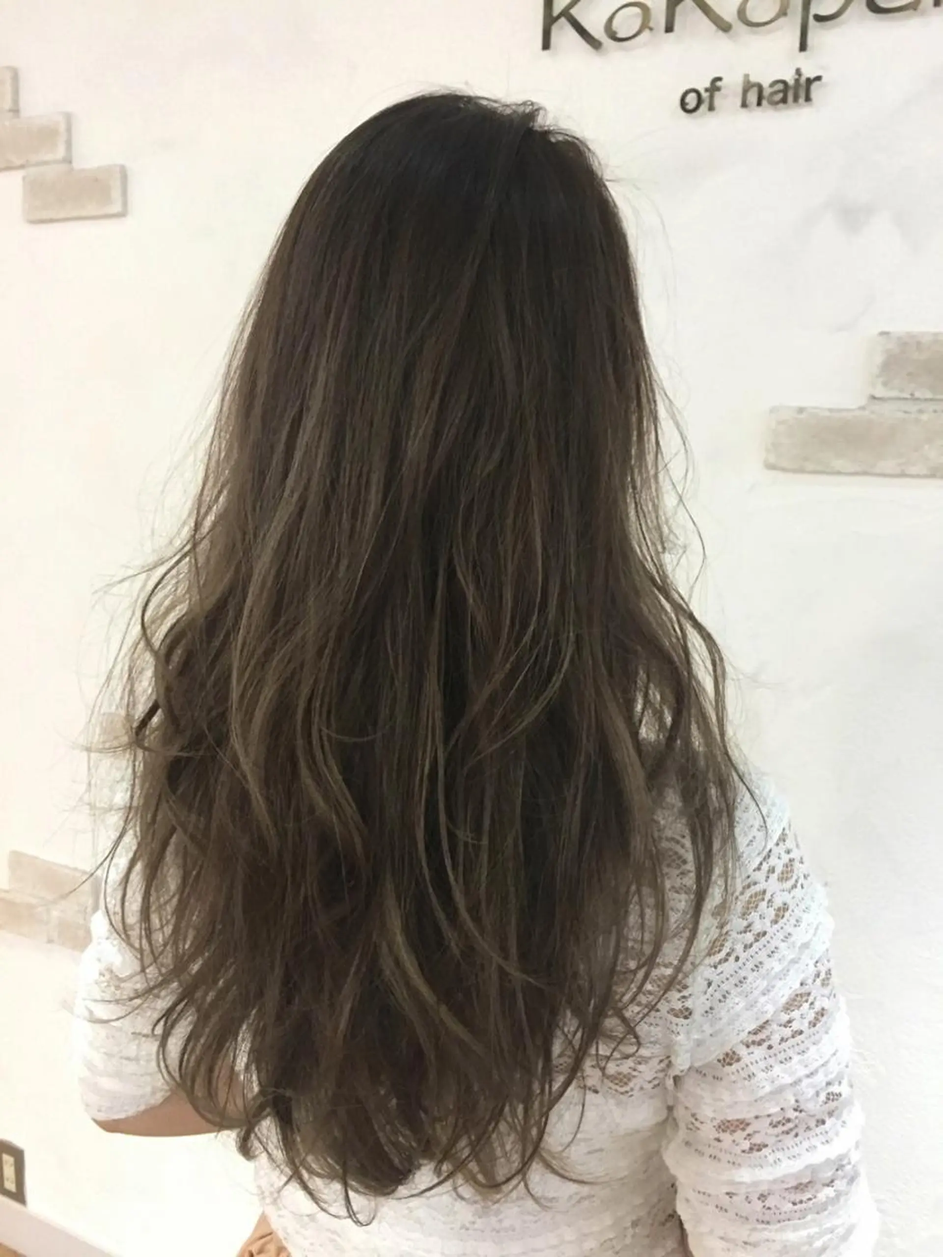 セミロング カラー ヘアアレンジ アッシュ アッシュグレー ブリーチ ハイライトカラー ハイライト ハットリ /北習志野のヘアスタイル