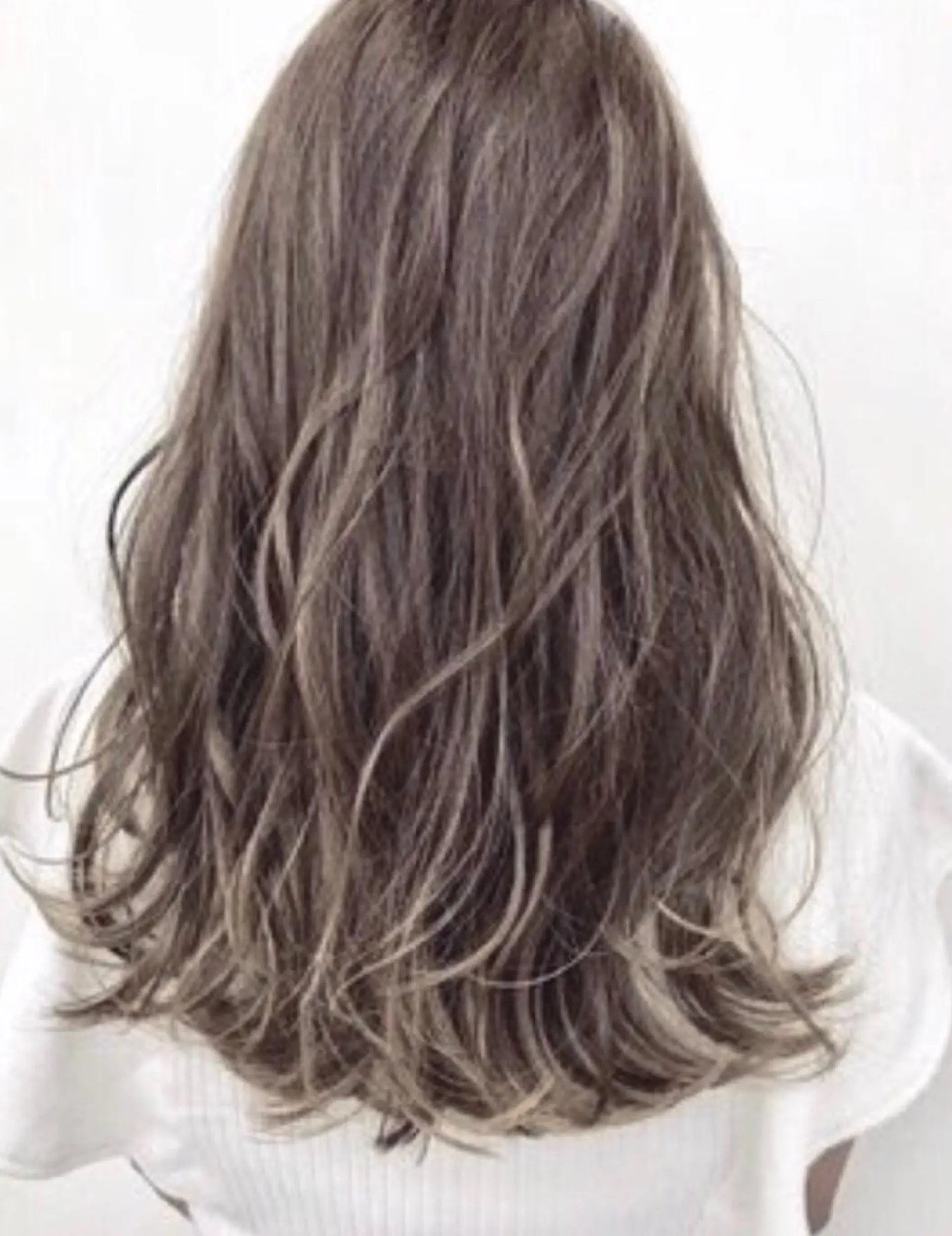 セミロング カラー アッシュ ブリーチ ダブルカラー グラデーションカラー ハイライトカラー ヘアカラー トリートメント ケア剤オタク×海外 ヘア長谷川裕起のヘアスタイル