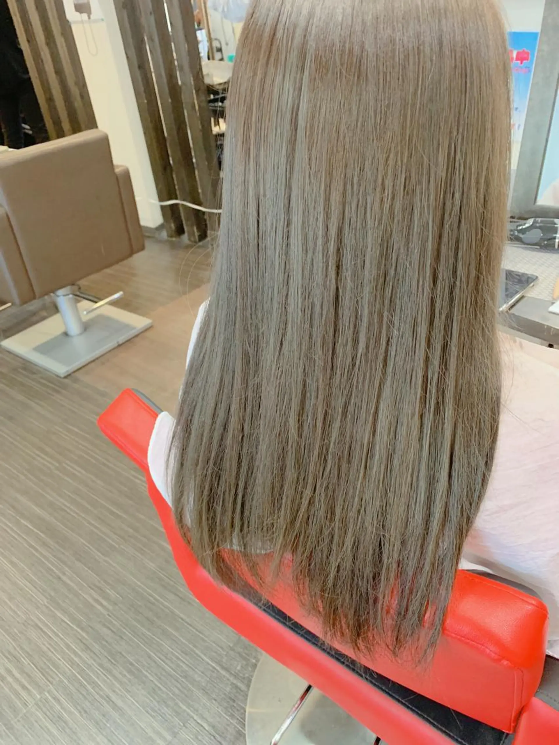 セミロング アッシュ 中本 愛理のヘアスタイル