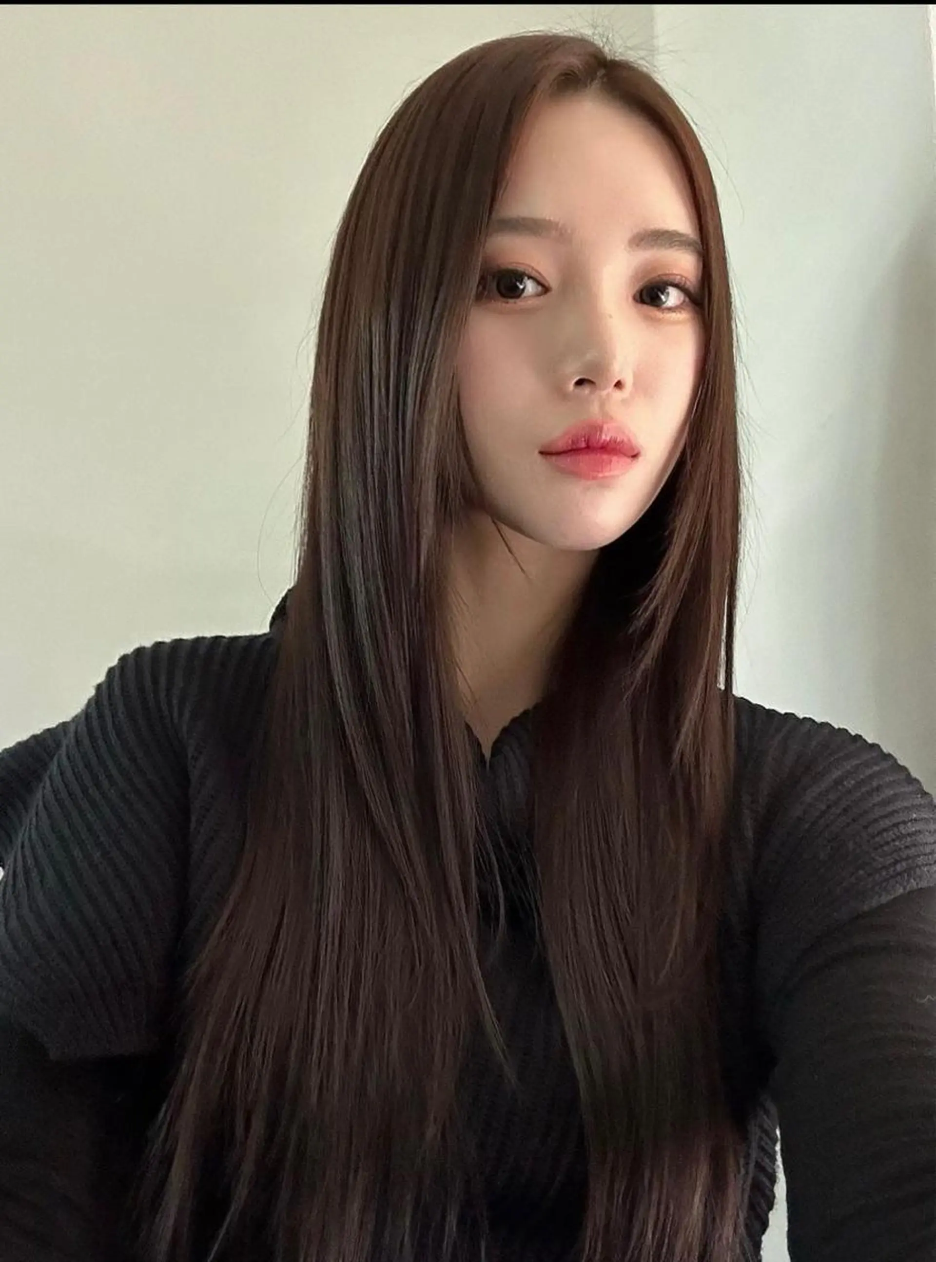 セミロング カラー ベージュカラー ブリーチ イヤリングカラー 韓国風カラー ブリーチなしカラー カット ヘアカラー トリートメント 鈴木 一貴のヘアスタイル