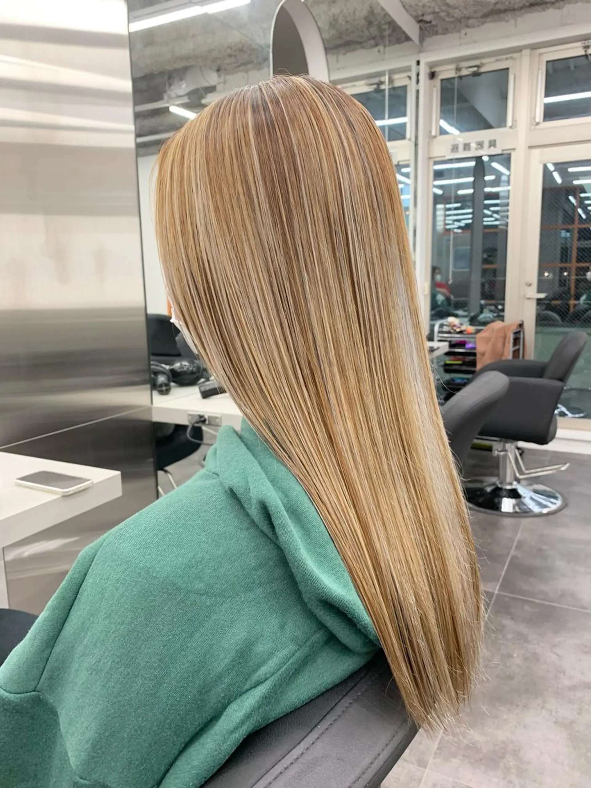 セミロング カラー ブリーチ 透明感カラー ダブルカラー イヤリングカラー ハイライトカラー 店長担当🌟 矢吹ガブリエル🌟のヘアスタイル