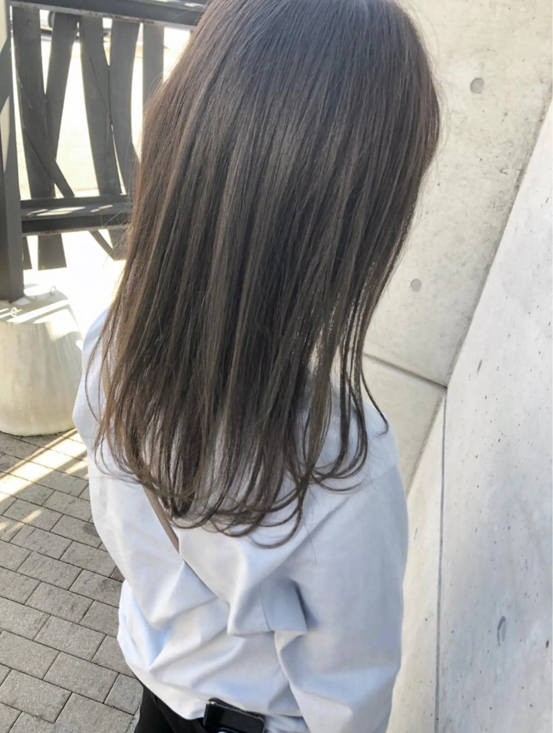 ロング カラー アッシュ ALLY/廣瀬 眞子のヘアスタイル