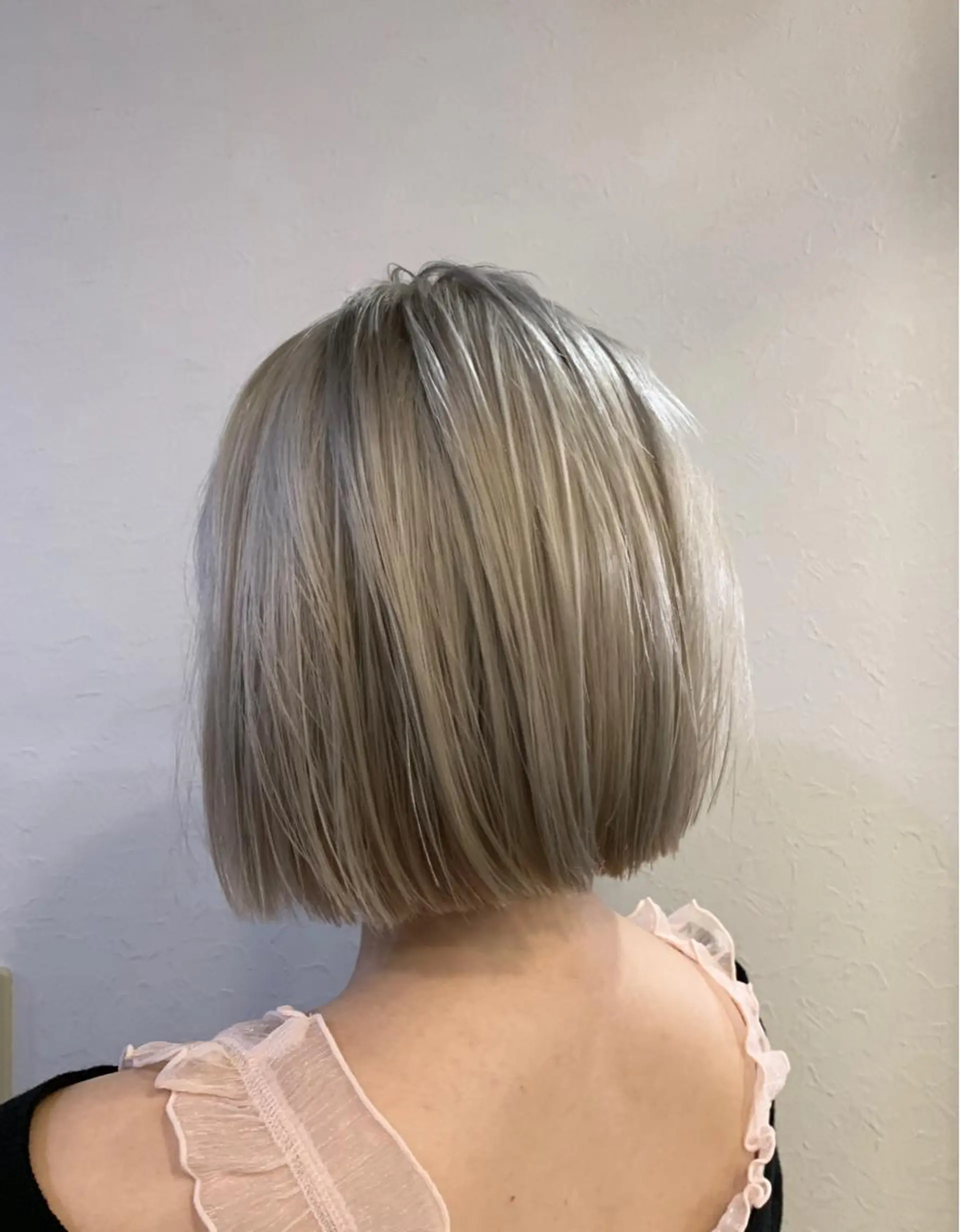 ミディアム カラー ベージュカラー ホワイトベージュ 色落ちまでキレイに！ ！女性サロンのヘアスタイル