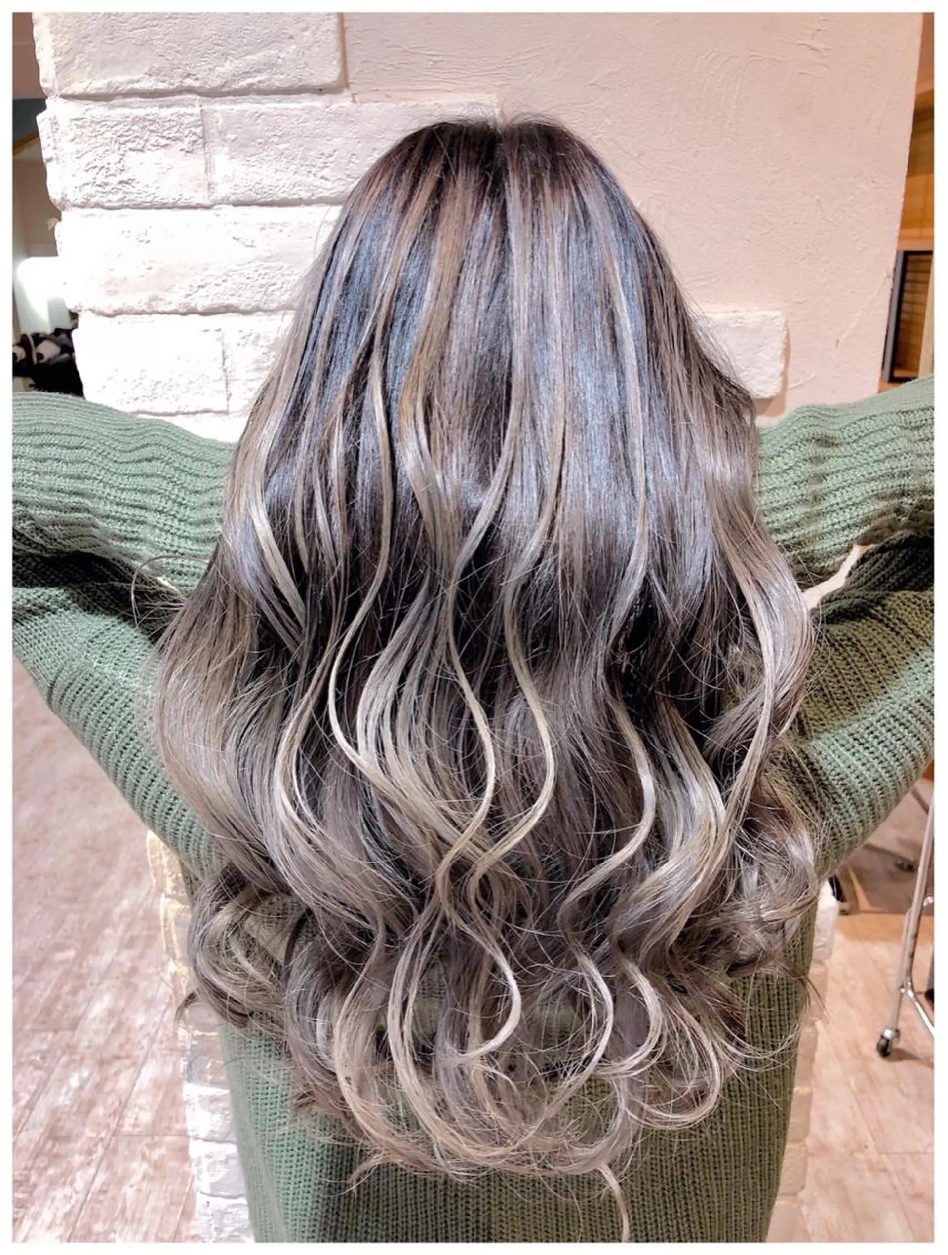 ロング カラー バレイヤージュ レイヤーカット ヘアセット . NANAのヘアスタイル