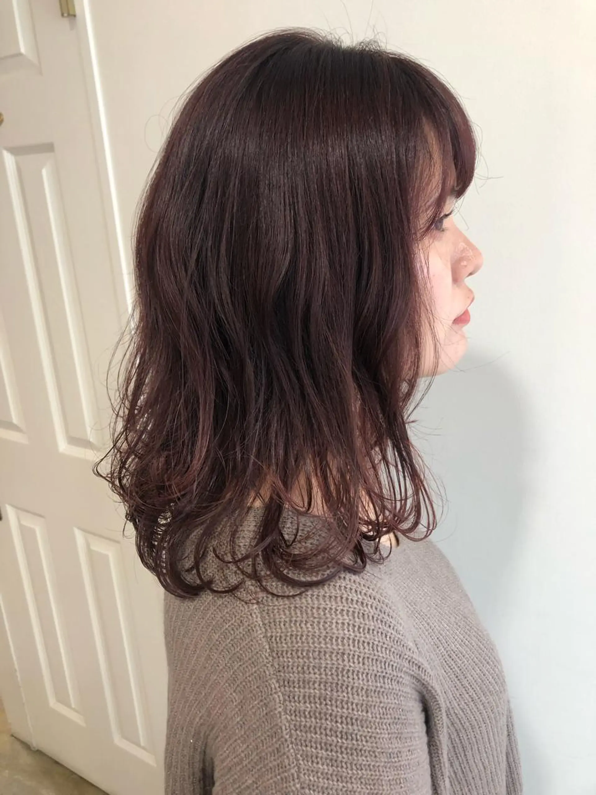 ミディアム カラー カット ヘアカラー トリートメント MIOベージュカラー 柔らかいカラーのヘアスタイル