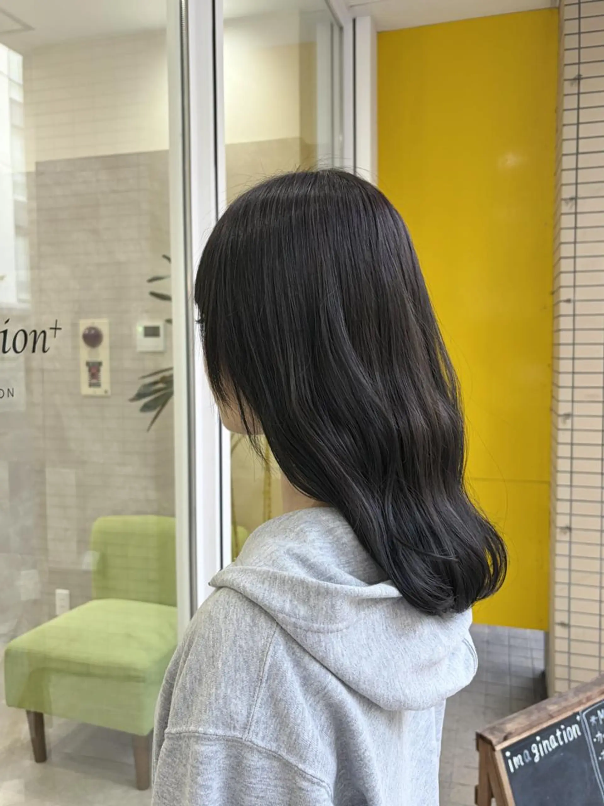 カラー ロング ブリーチ 透明感カラー ヘアカラー トリートメント 韓国ヘアケアブリーチ 莉奈のヘアスタイル