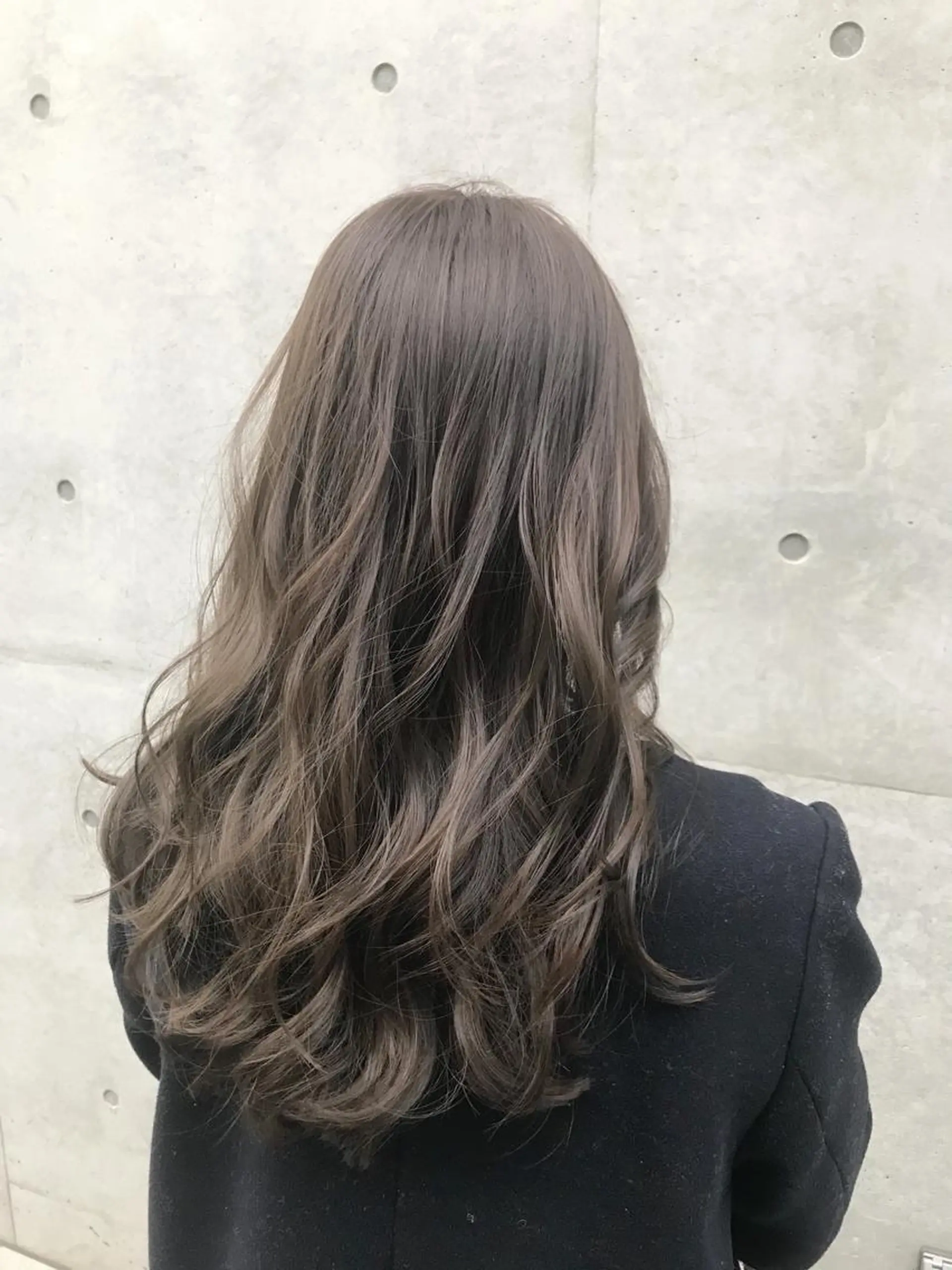 ロング カラー ベージュカラー ブリーチ グレージュ ブリーチなしカラー オリーブベージュ カット ヘアカラー トリートメント ご新規様限定 透明感カラーKANAのヘアスタイル
