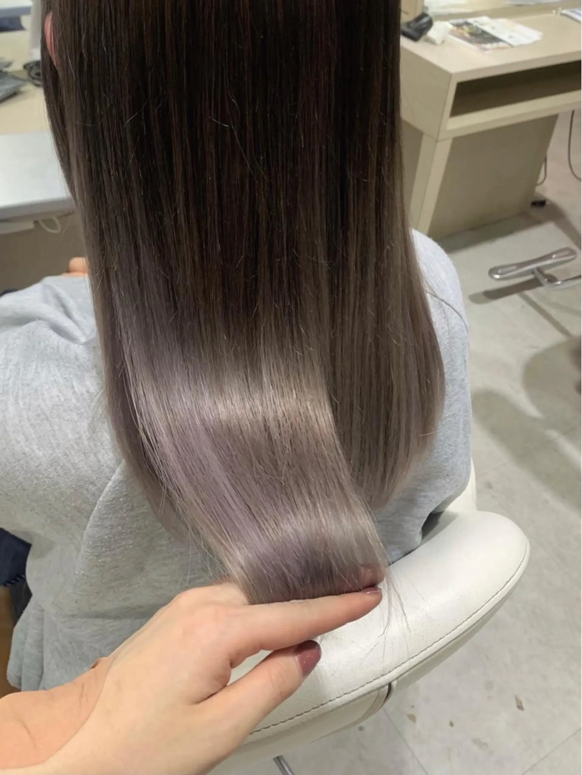 ミディアム カラー 近藤千翔🩵 髪質改善Periodのエステ・リラクイメージ