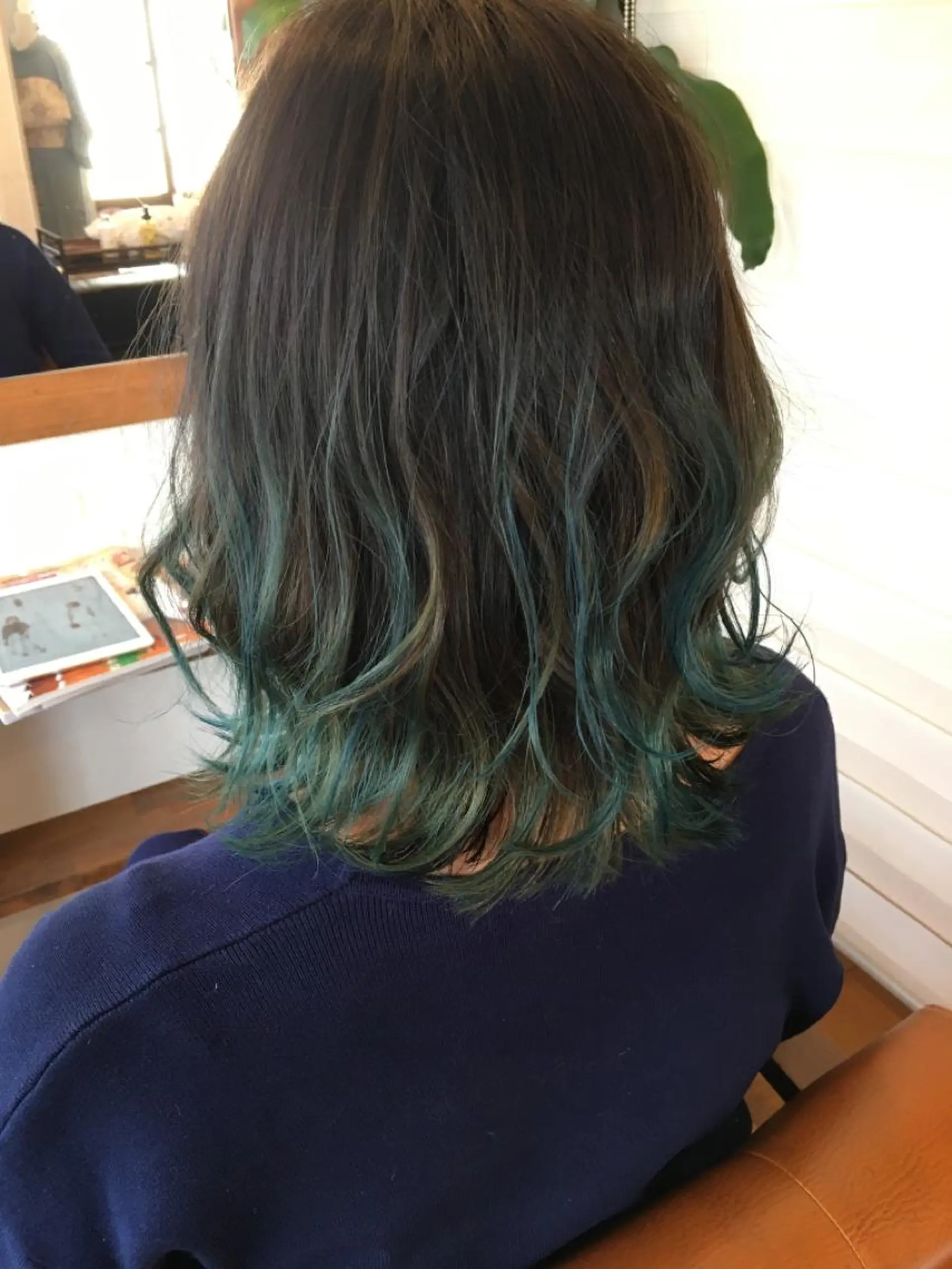 ミディアム カット ヘアカラー 井上 真利のヘアスタイル