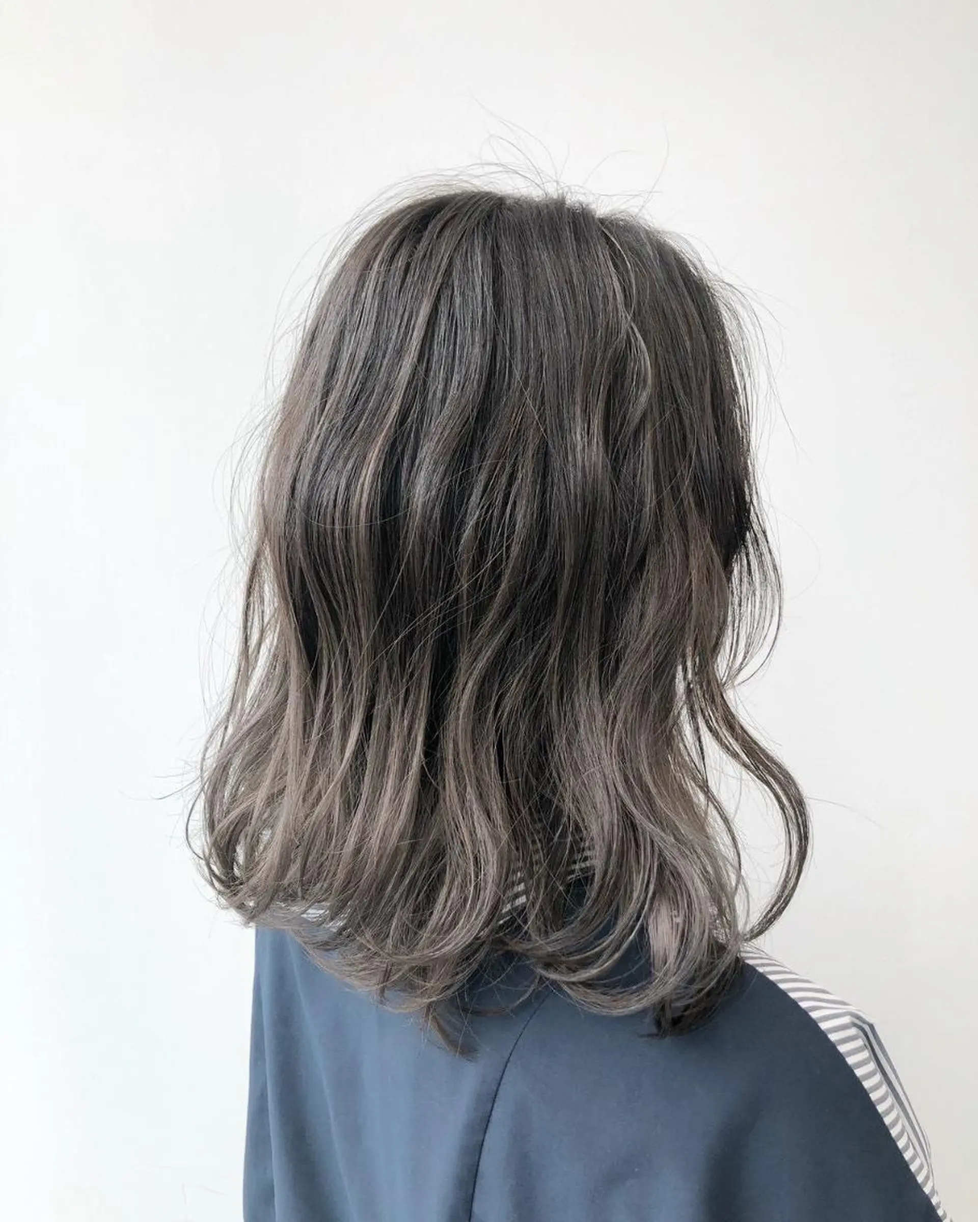 セミロング カラー アディクシーカラー アッシュ ブルーカラー ダークアッシュ グレージュ 【公式】amble luxe 中野のヘアスタイル