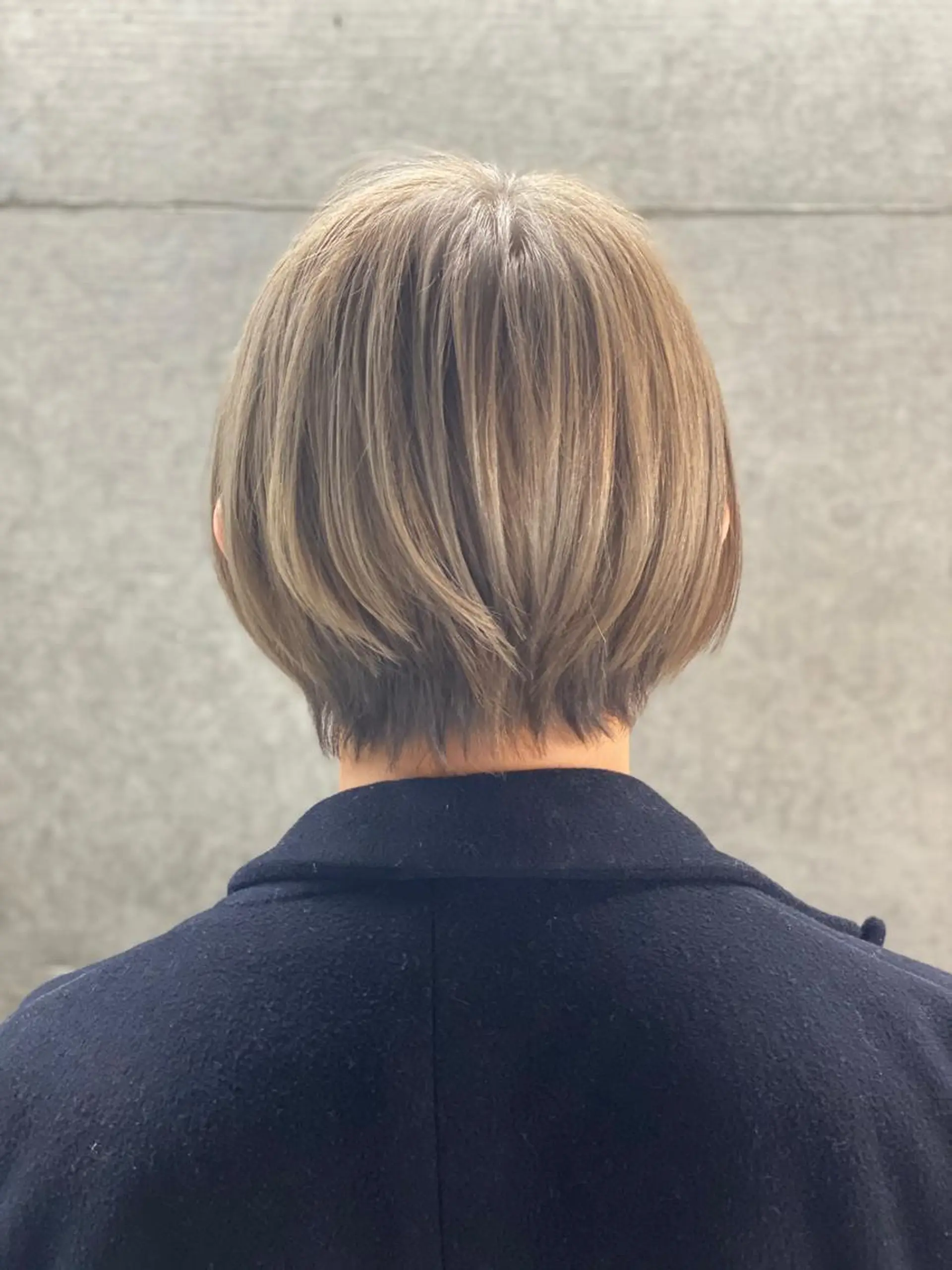 ショート アッシュ ボブ くびれヘア ハイライト レイヤーカット 原宿アンリ 山下卓也のヘアスタイル