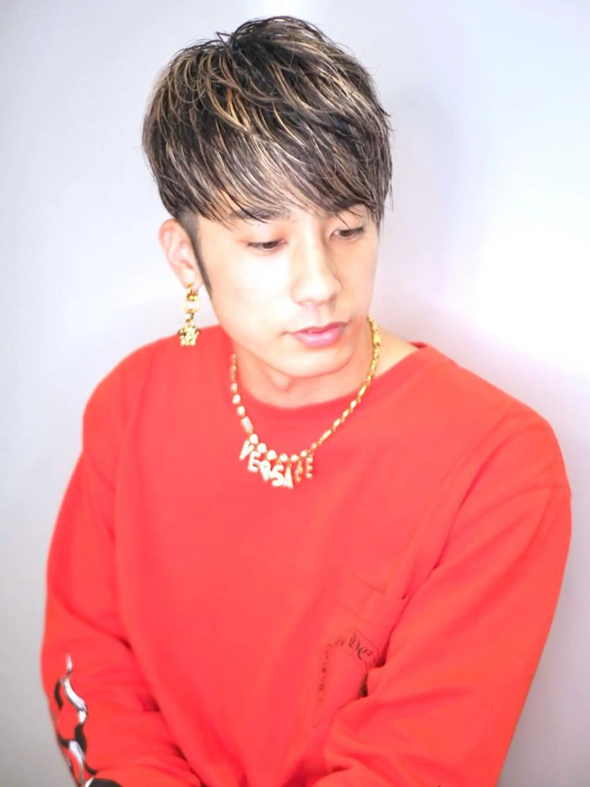 ショート カラー メンズ メンズブリーチ メンズハイライト マッシュ 刈り上げ ブリーチ メンズヘア特化 崎田 成人のヘアスタイル