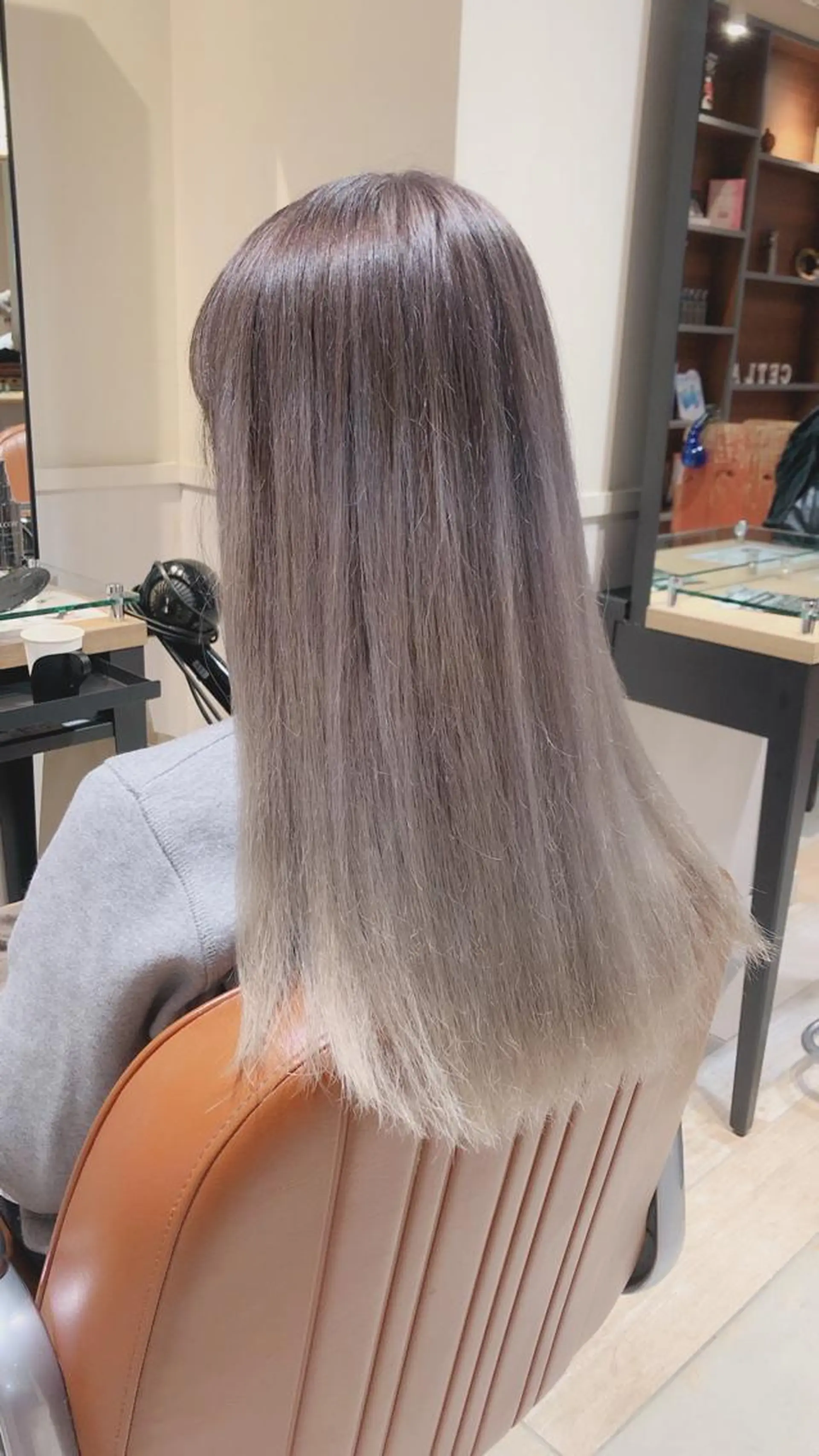 ロング カラー ブリーチ グラデーションカラー ヘアカラー 湯田実津希🤎 ﾐﾙｸﾃｨ専門のヘアスタイル