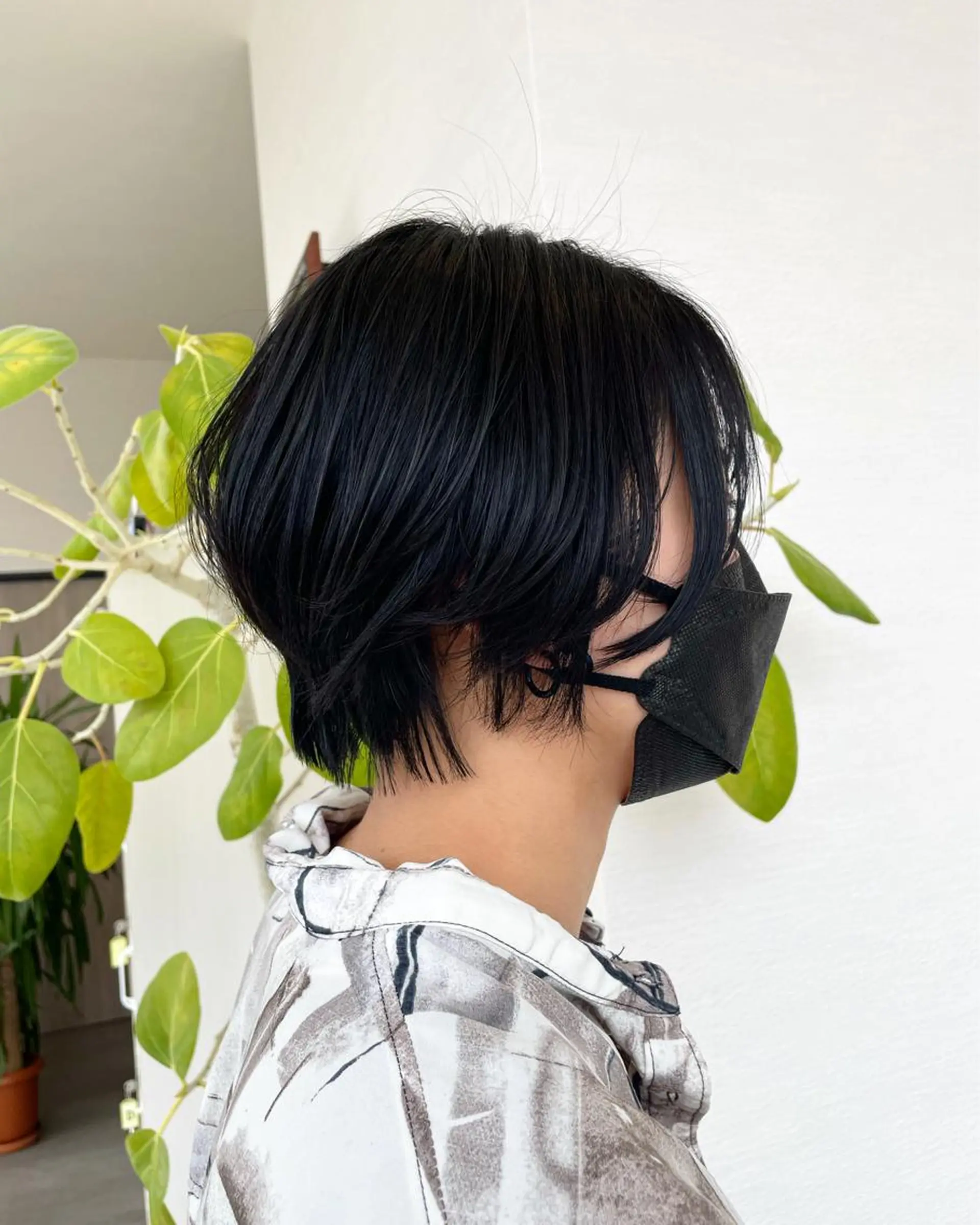 ショート カラー 黒髪 ブルーカラー ブルーブラック RONDEL 伽那のヘアスタイル
