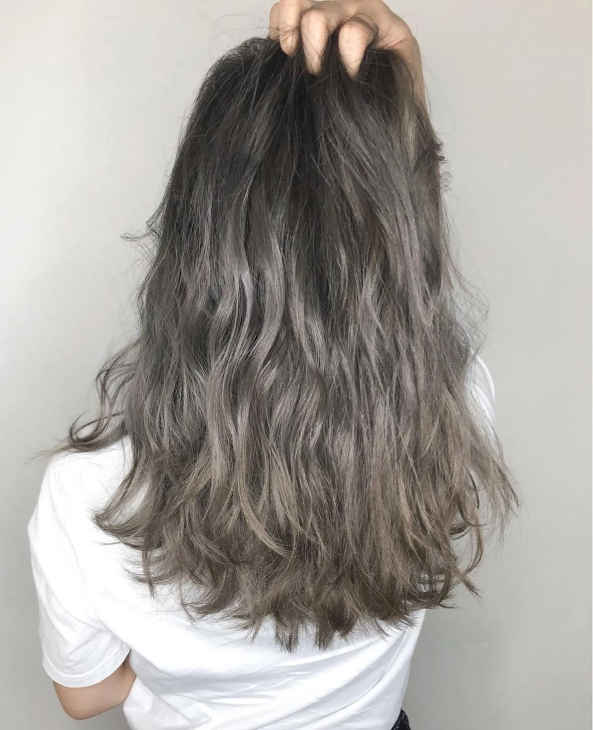 セミロング カラー グレージュ カット トリートメント 美髪矯正・レイヤー 倉友哉のヘアスタイル