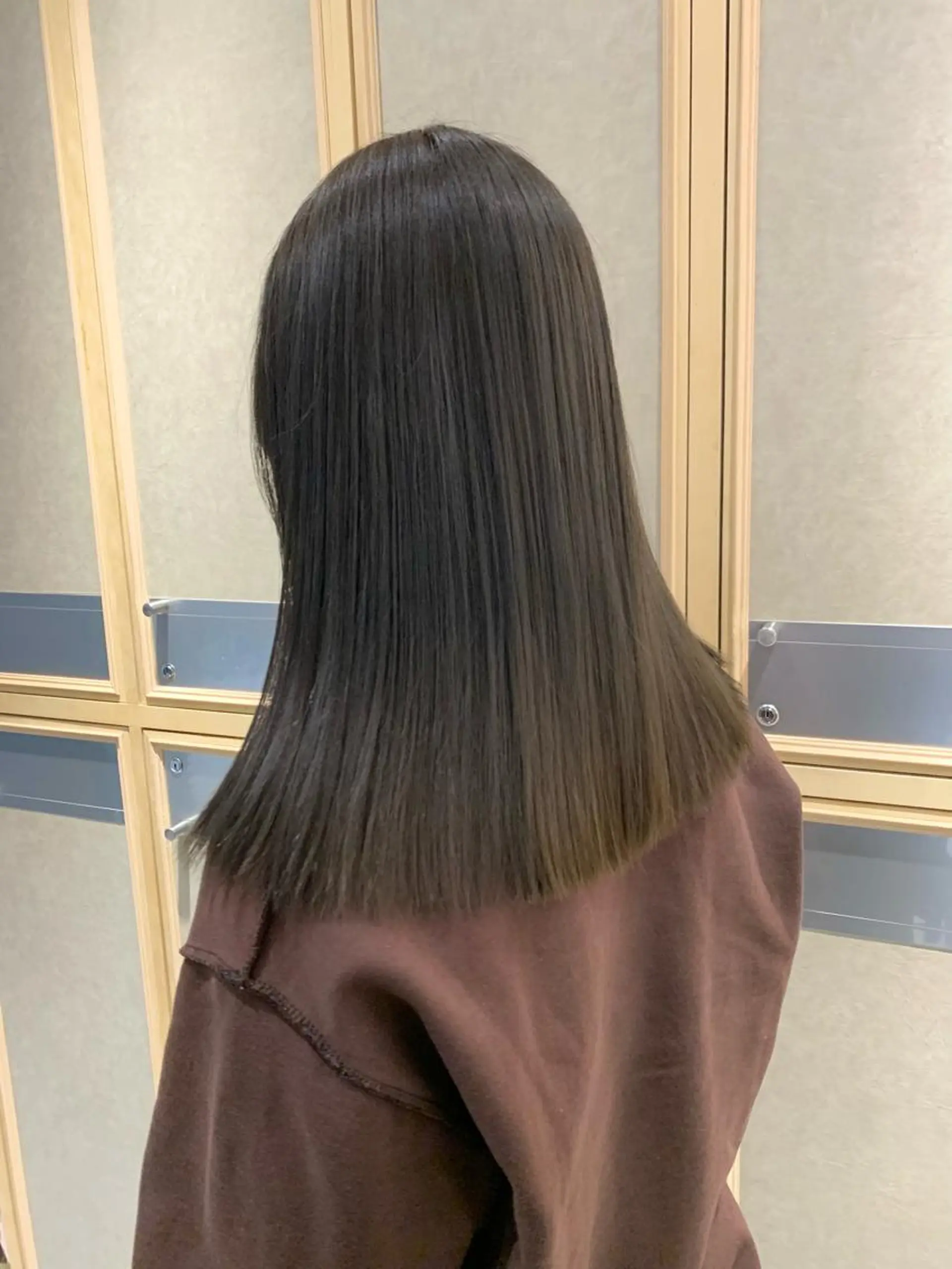 セミロング カラー グレージュ オリーブグレージュ オリーブグレー TENELE所属・チバ タクミのヘアスタイル