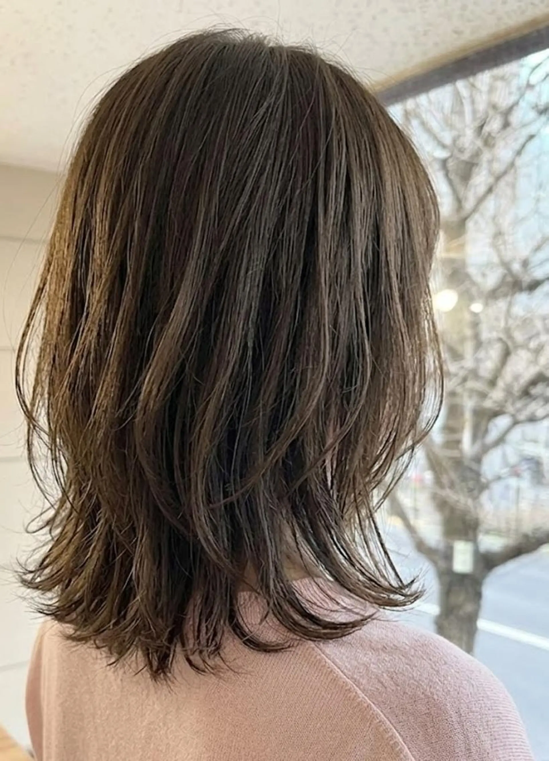ミディアム 顔周りカット レイヤーカット カット ヘアカラー トリートメント ヘッドスパ flencia 丸 和博|カットのヘアスタイル