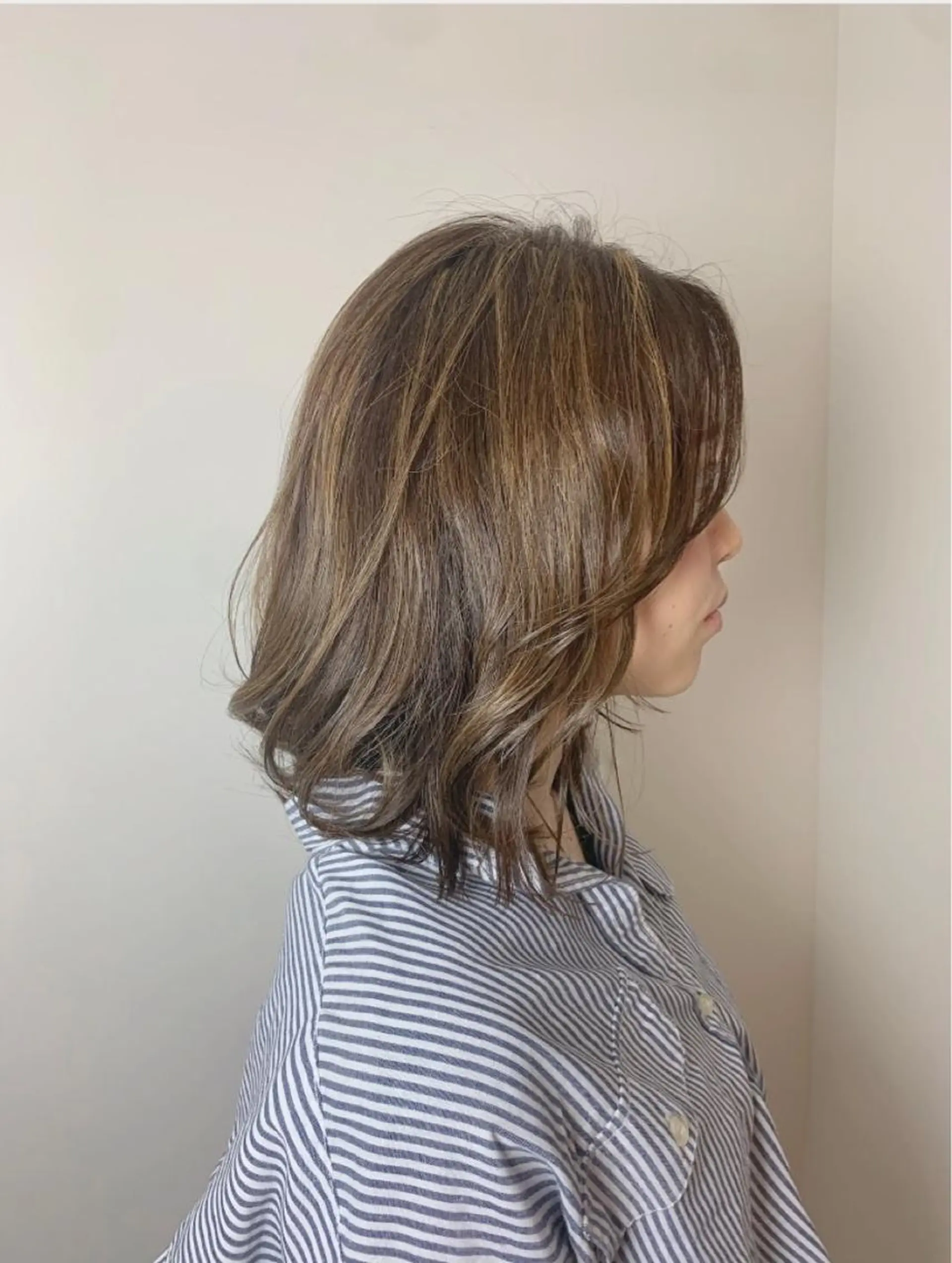ミディアム ハイライト 鈴木 梓のヘアスタイル