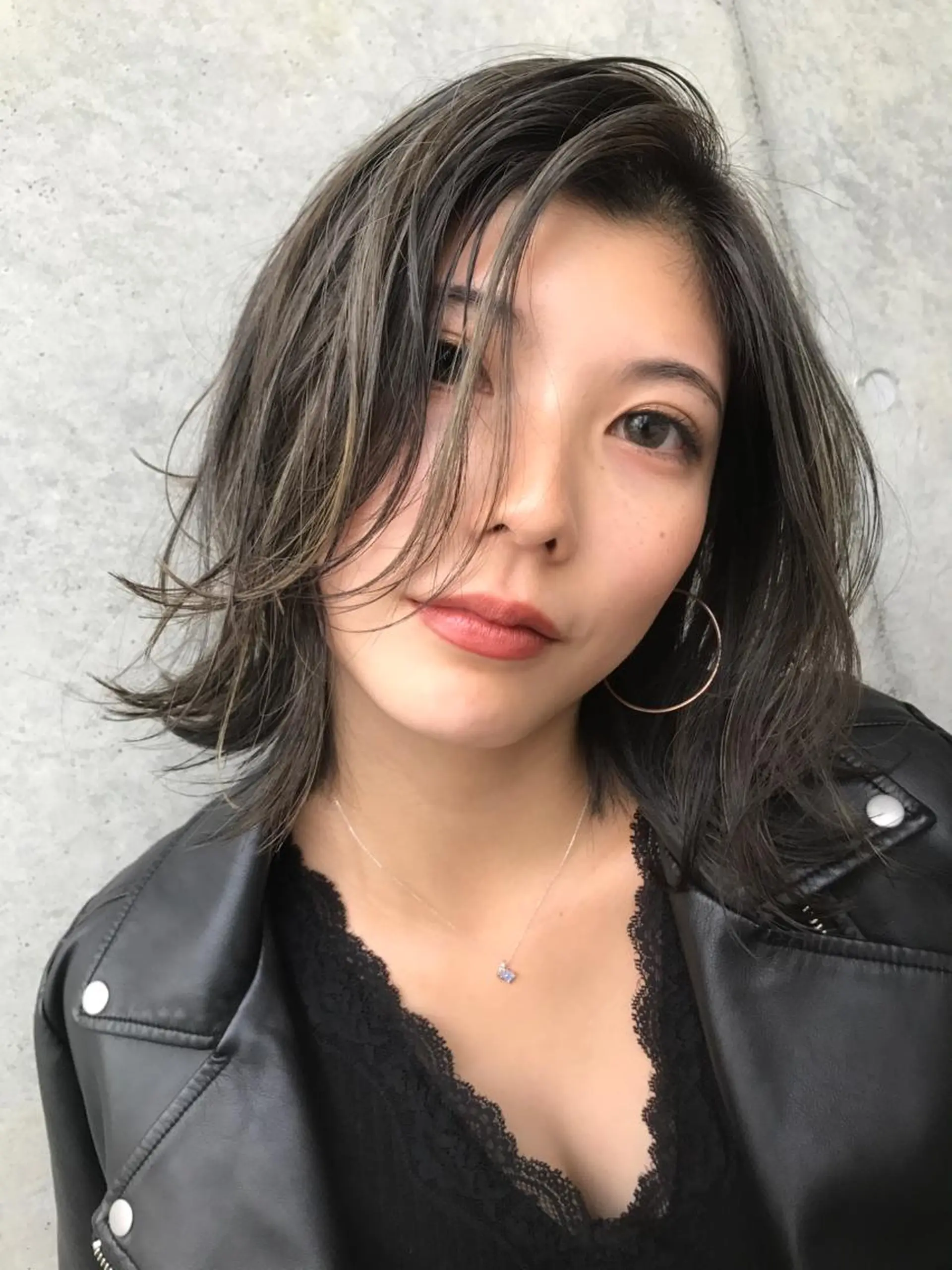 ミディアム カラー ヘアアレンジ ハイライトカラー ハイライト カット ヘアカラー トリートメント 白髪ぼかしハイライト バレイヤージュヤマトのヘアスタイル