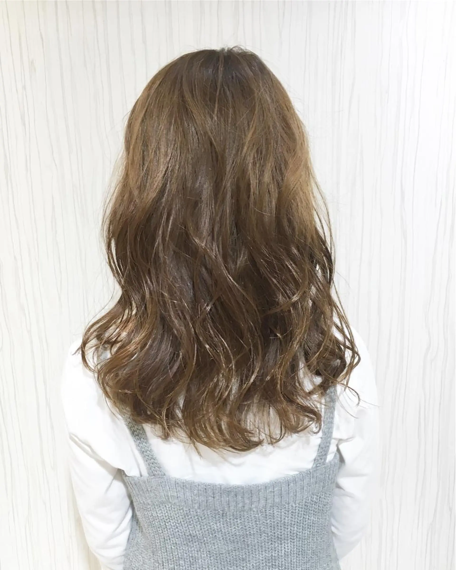 ミディアム セミロング ロング カラー パーマ ヘアアレンジ アッシュ ミルクティーアッシュ ✨艶髪✨透明感✨ 山内大樹のヘアスタイル