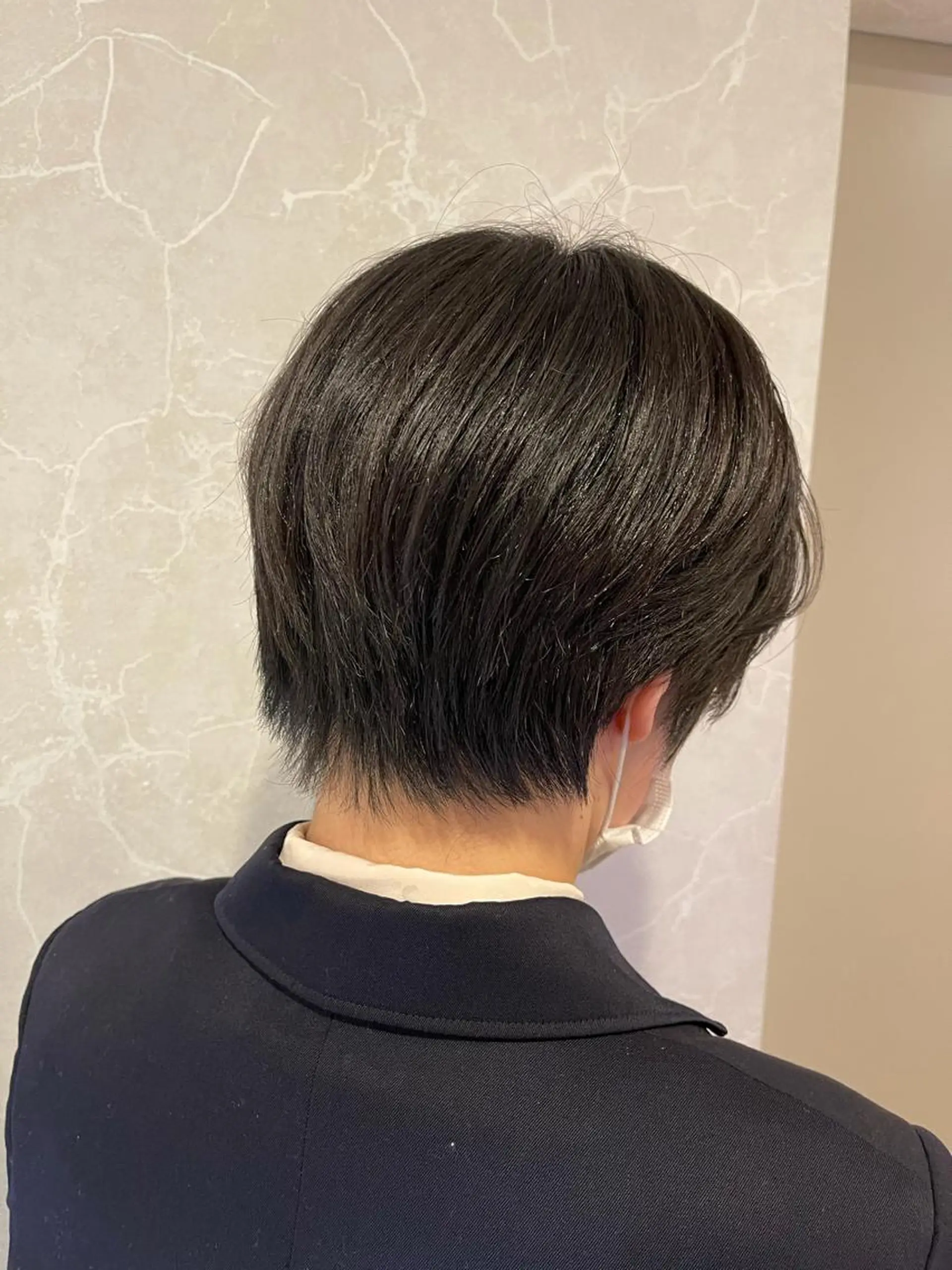 ショート 濱田輝レイヤー 韓国風 ハイトーンのヘアスタイル