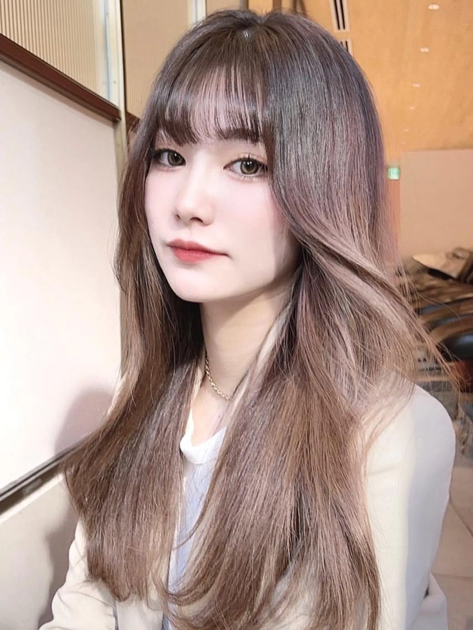 ロング カラー アディクシーカラー ベージュカラー 透明感カラー イヤリングカラー グレージュ 顔周り特化/韓国ヘア /レイヤー/吉野幸大のヘアスタイル