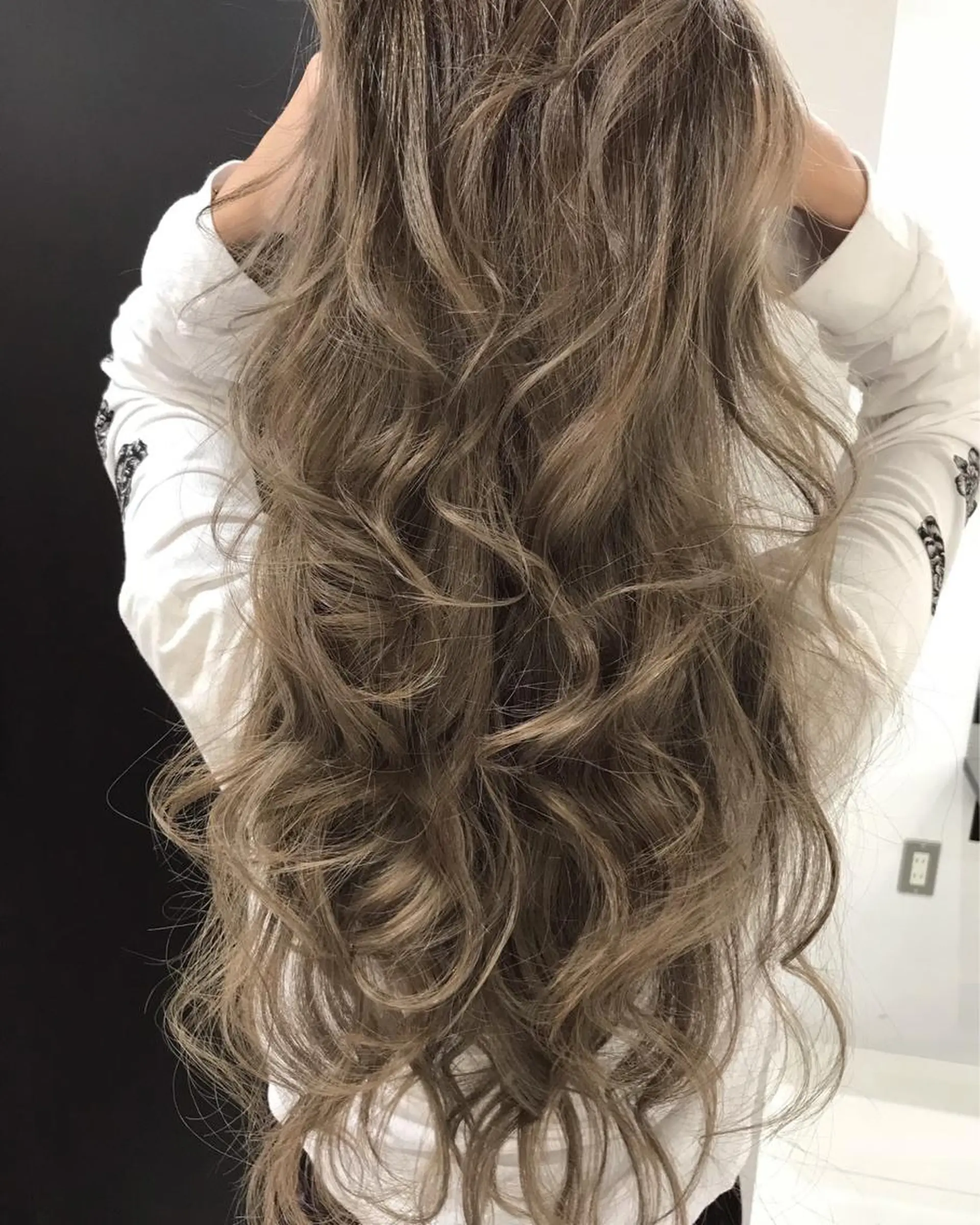 ロング カラー ヘアアレンジ 【公式】amble luxe池袋東口🩷のヘアスタイル