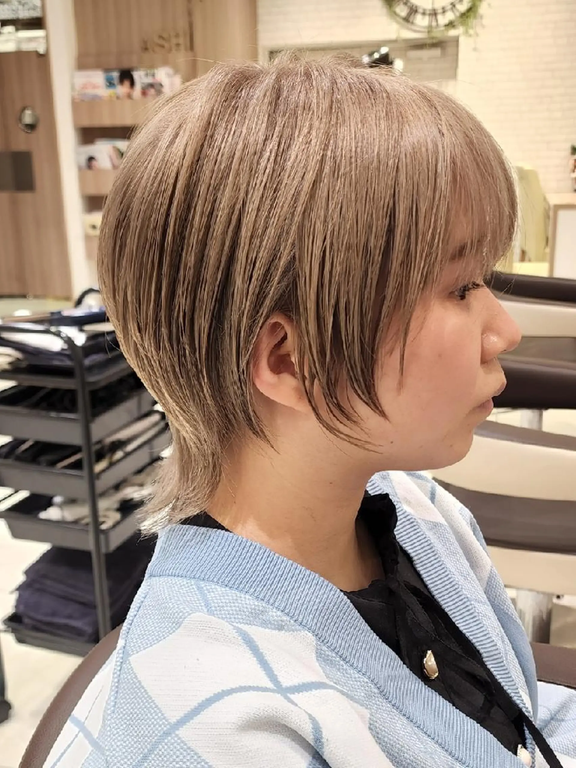 ショート カラー ベージュカラー ブリーチ イルミナカラー ミルクティーベージュ ショートヘア カラー特化中村 和貴 ＜Ash津田沼＞のヘアスタイル