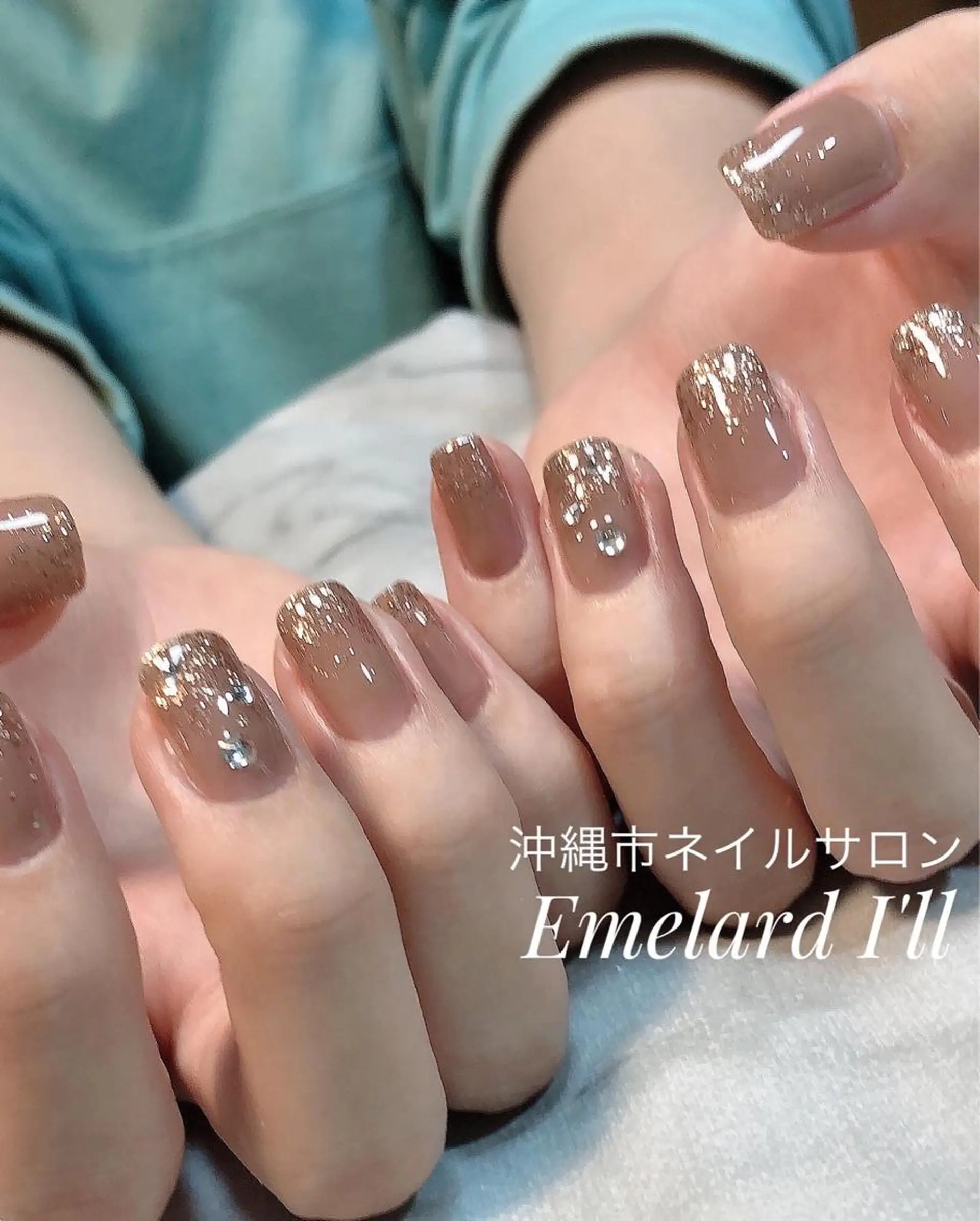 ネイル グラデーション ラメ(グリッター) ラメグラデーション ストーンネイル 沖縄市ネイルサロン エメラルドアイルのネイルデザイン