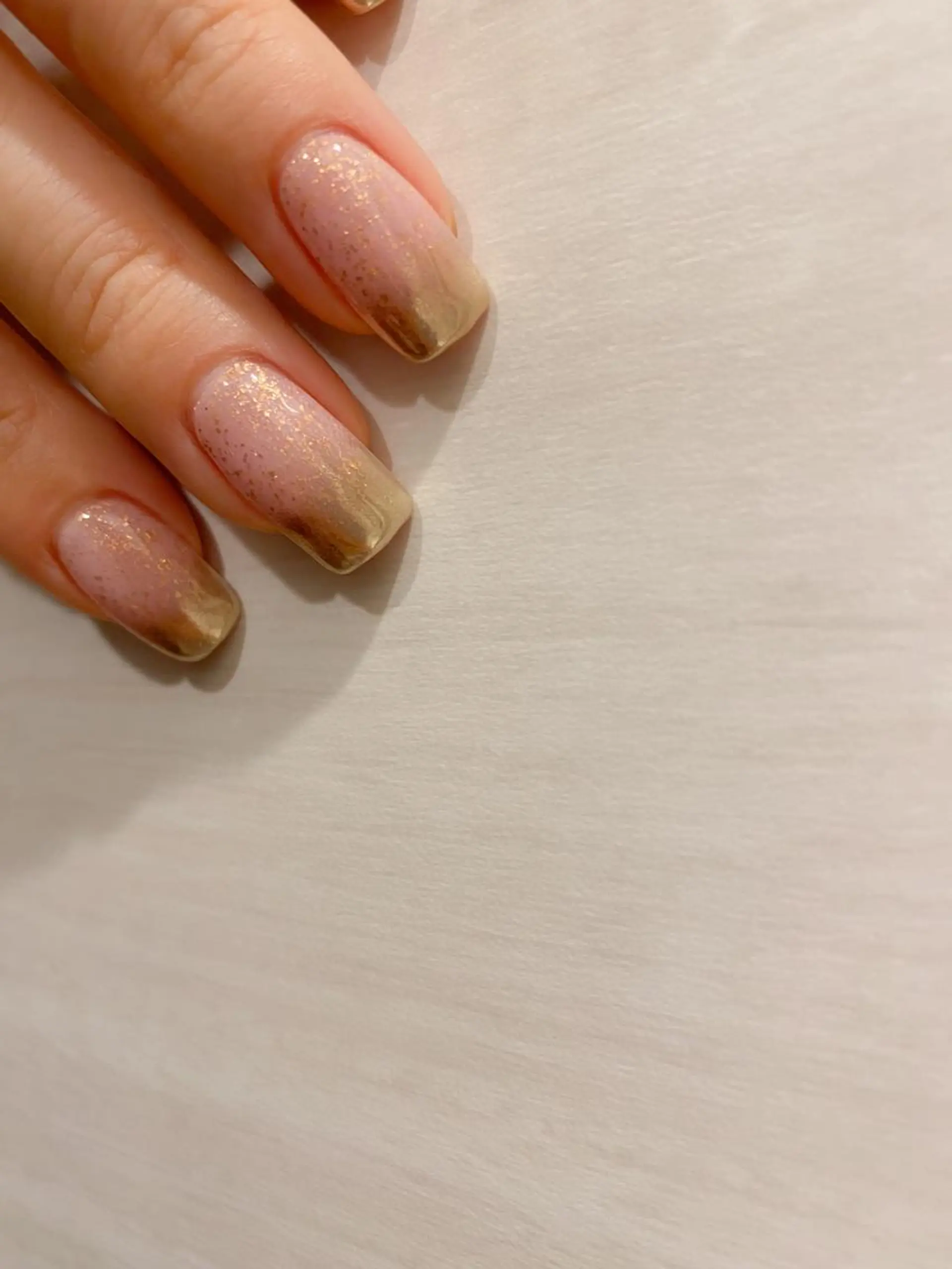 ネイル ゴールド グラデーション ミラーネイル ハンドネイル 表参道colore所属・表参道colore店 REICAのネイルデザイン