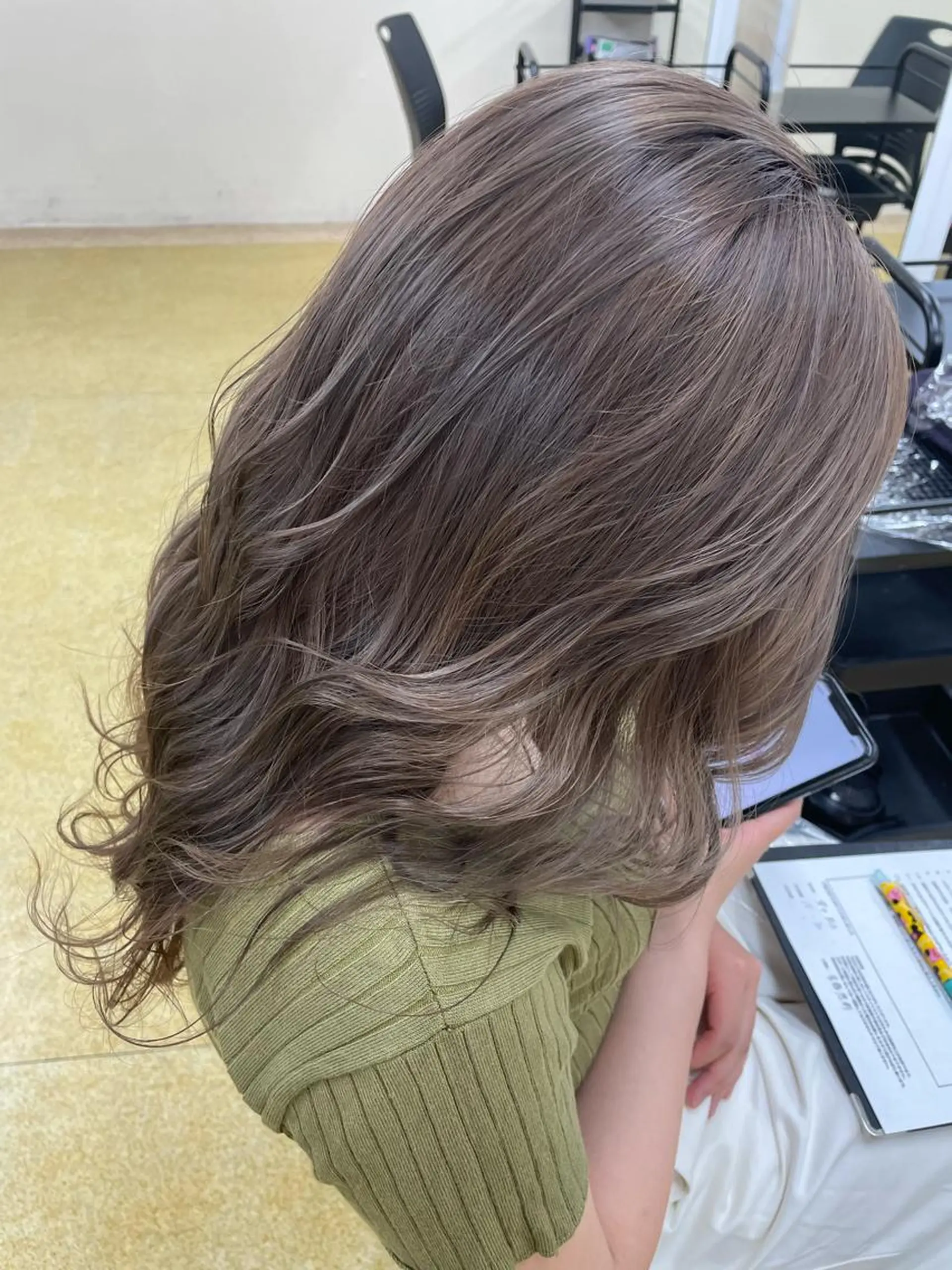 セミロング ヘアアレンジ メンズ 🫧ハイトーン🫧 ベージュ🫧徹哉のヘアスタイル