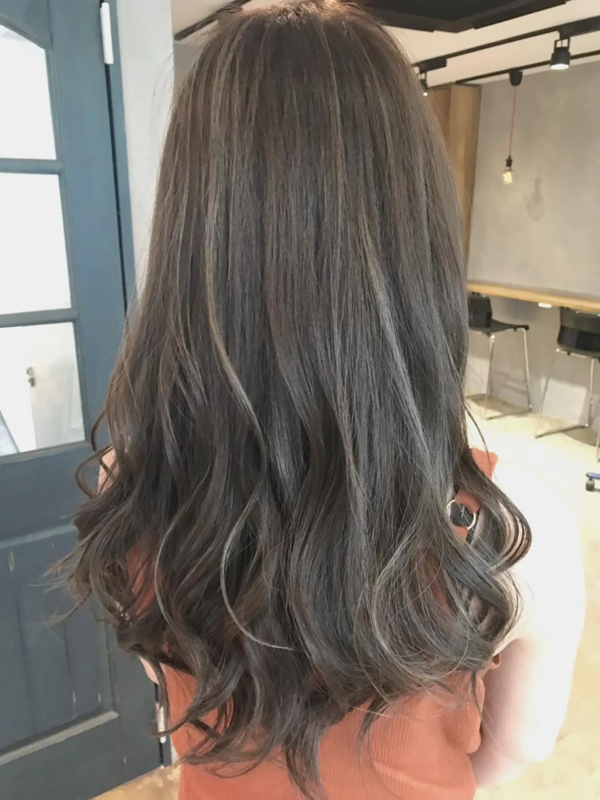 ロング カラー パーマ デザインカラー グレージュ カーキグレージュ パーマ タカサキ ケイタのヘアスタイル