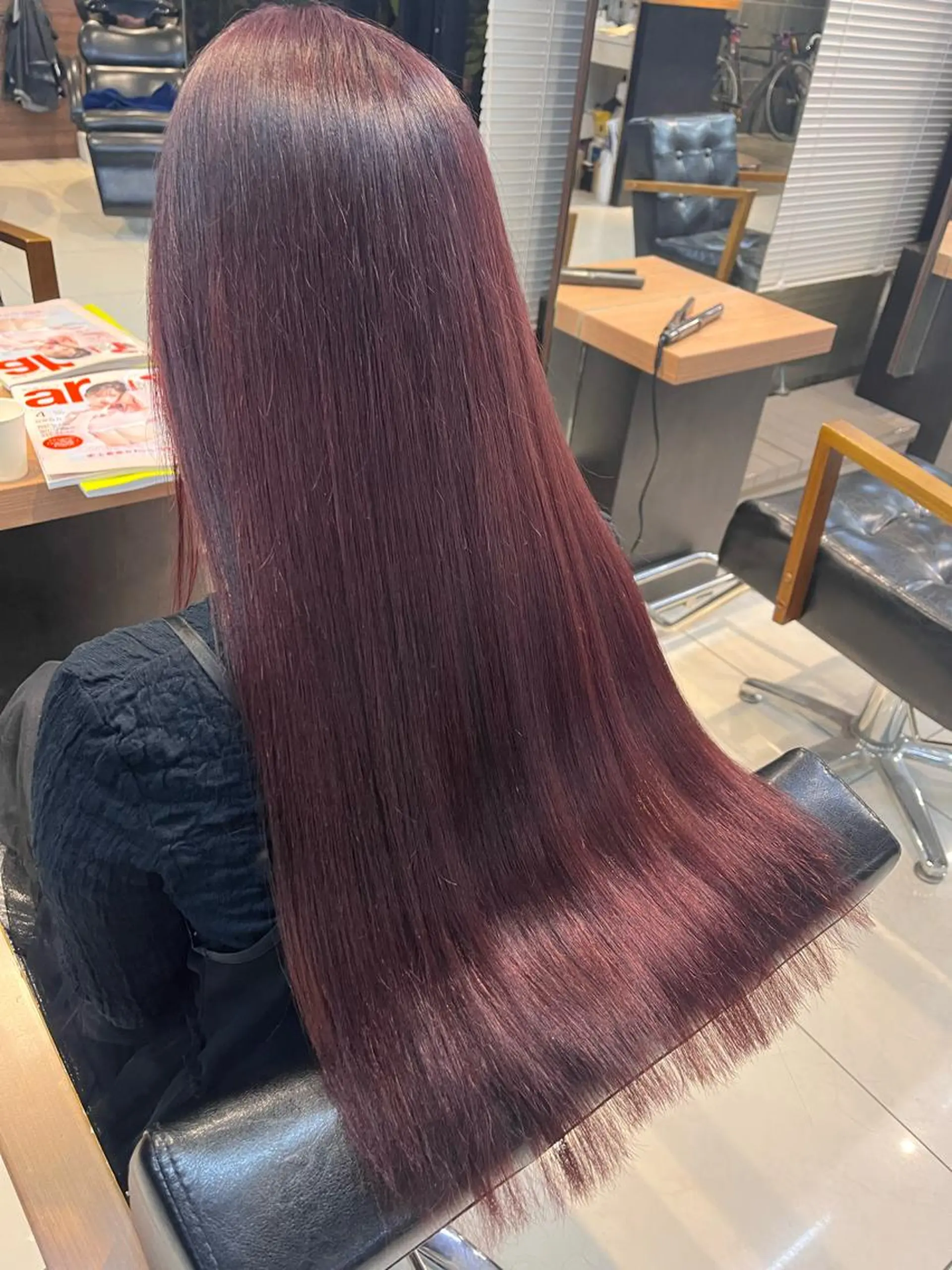 ロング カラー ネイル マツエク・マツパ ブリーチ レッドカラー 赤色 ヘアカラー トリートメント 透明感カラー🤎 ゆりのヘアスタイル
