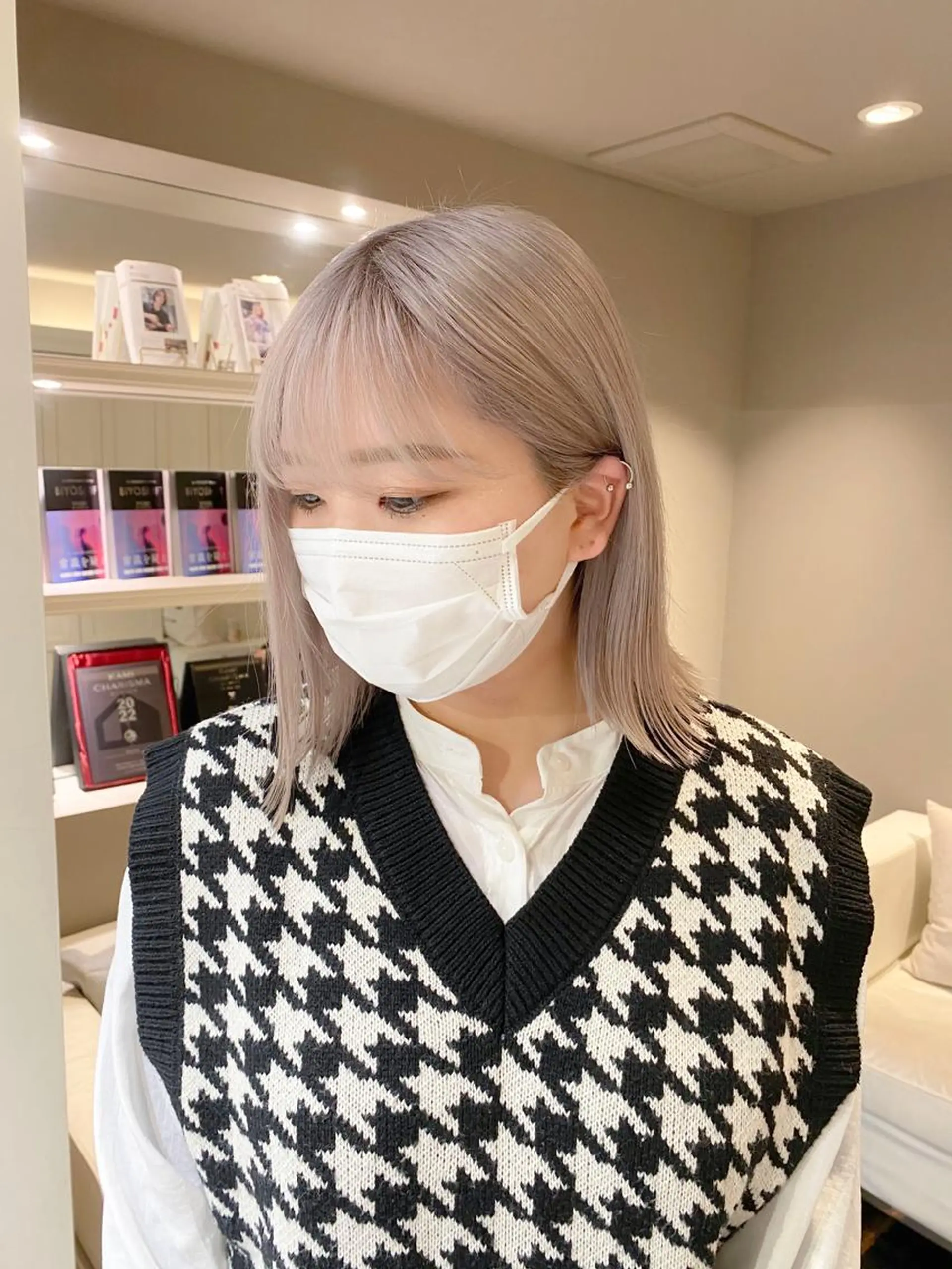 ミディアム カラー 切りっぱなしボブ レイヤー/縮毛矯正のヘアスタイル