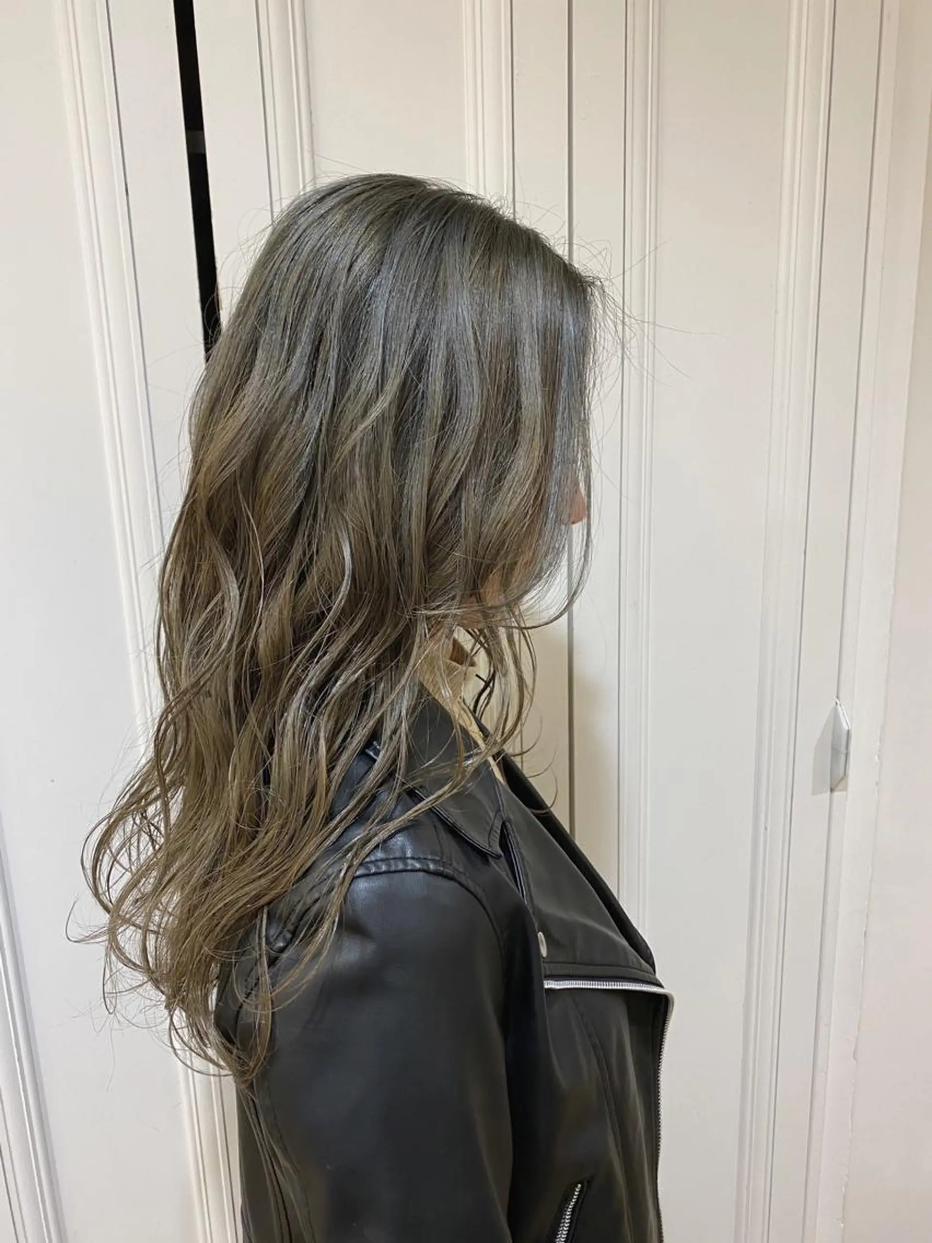 ミディアム 峯 志帆のヘアスタイル