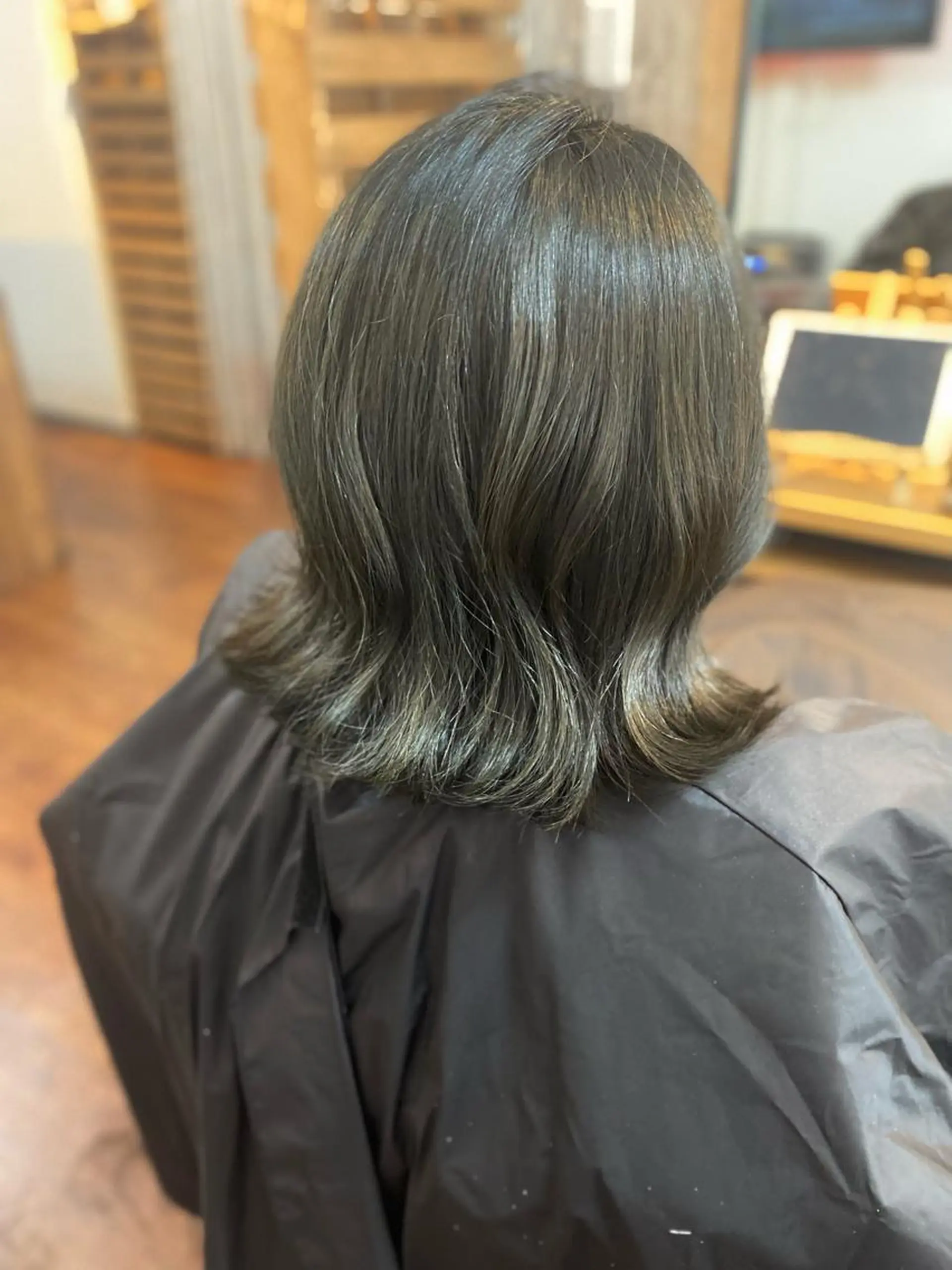 ミディアム カラー グレージュ ネイビーカラー カット ヘアカラー トリートメント Luzir⭐︎ GEN⭐︎のヘアスタイル