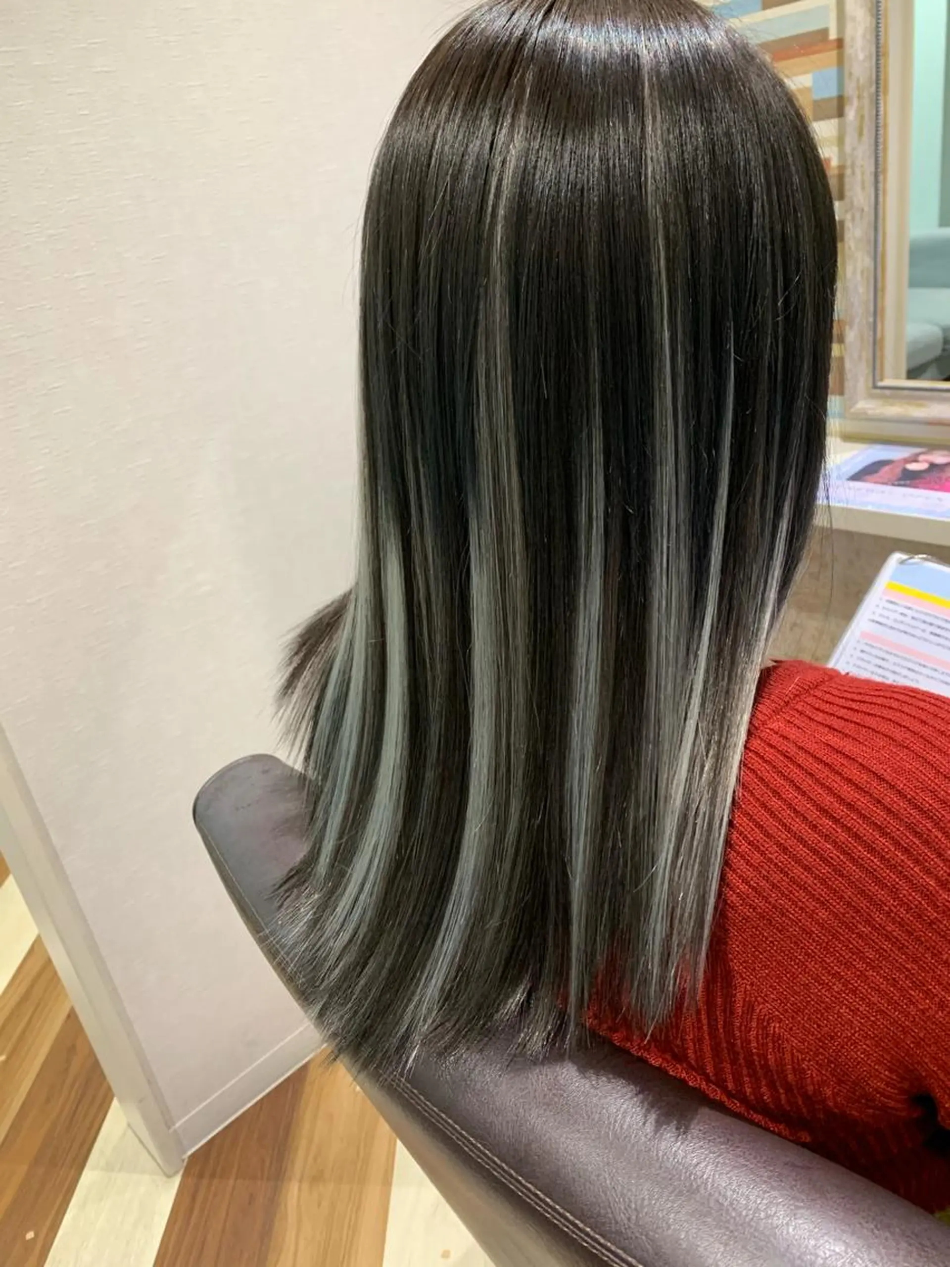 セミロング カラー ダークグレー メッシュ シルバー 髪質改善&Spa fee by carrefour 大橋店[フィー・バイ・カルフール大橋]所属・stylist Yukieのヘアスタイル