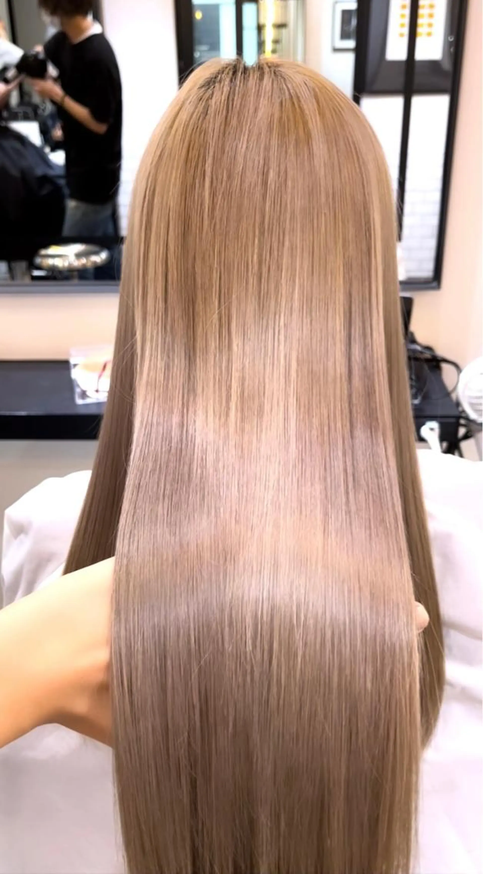 ロング トリートメント ハイトーンカラー 🦋yuri🦋のヘアスタイル