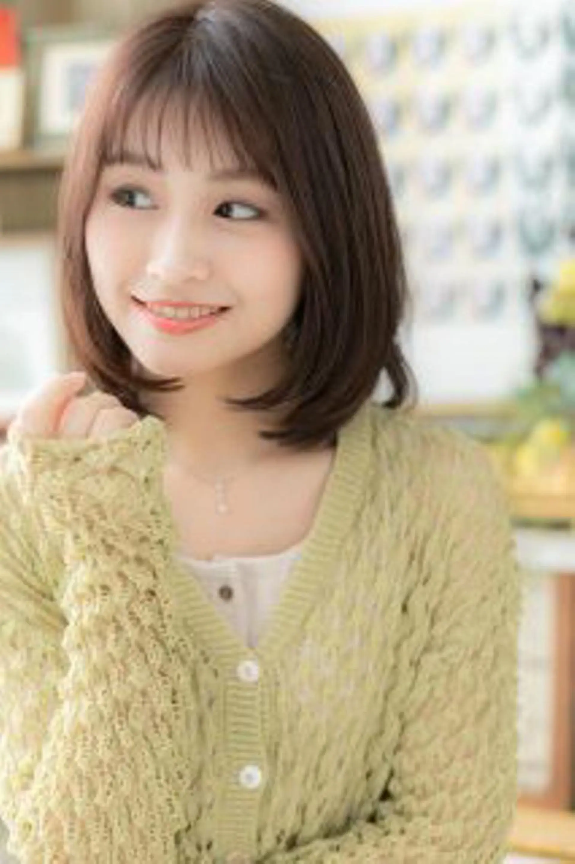 ミディアム カラー ボブ くせ毛 斜めバング 伸ばしかけ シースルーバング 出川 宙☘️のヘアスタイル