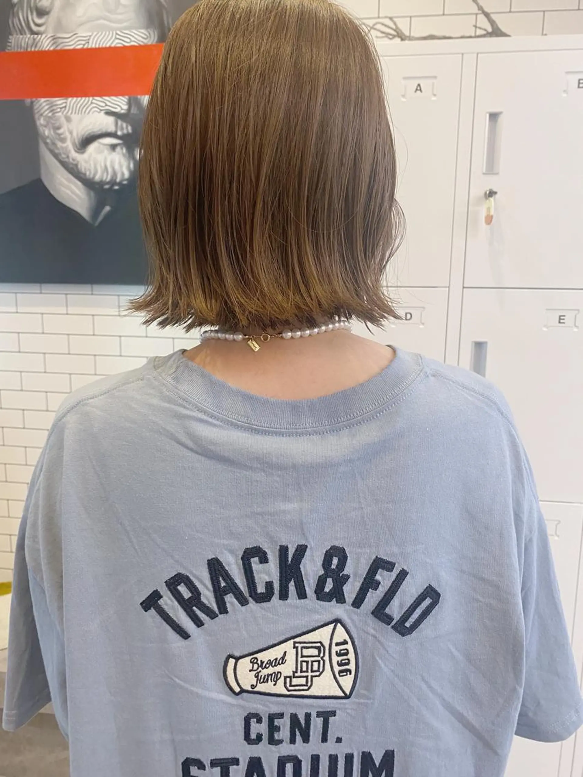 ショート カラー ヘアアレンジ 切りっぱなしボブ アッシュ ベージュカラー ハイライトカラー オリーブベージュ カット トリートメント Kawaguchi Arisaのヘアスタイル