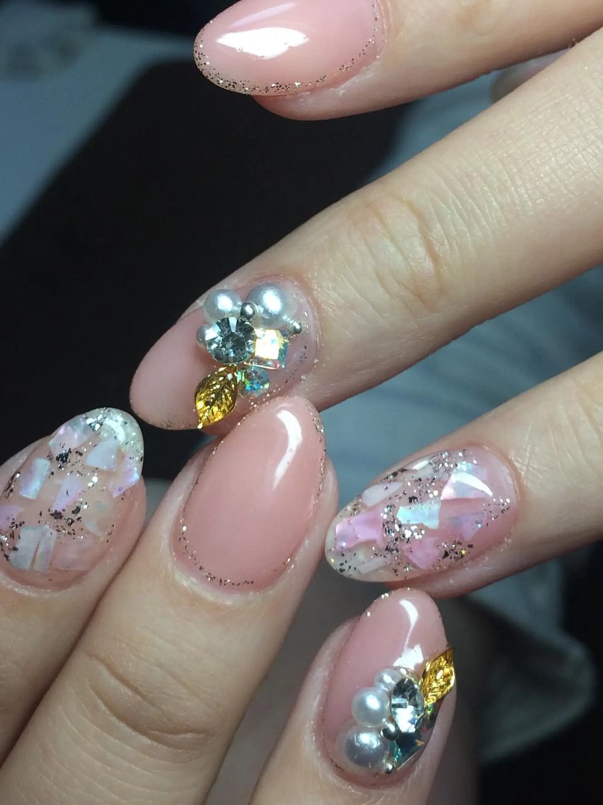 ネイル ストーンネイル ハンドネイル nail salon 7☺︎2所属・nail salon 7☺︎2のネイルデザイン