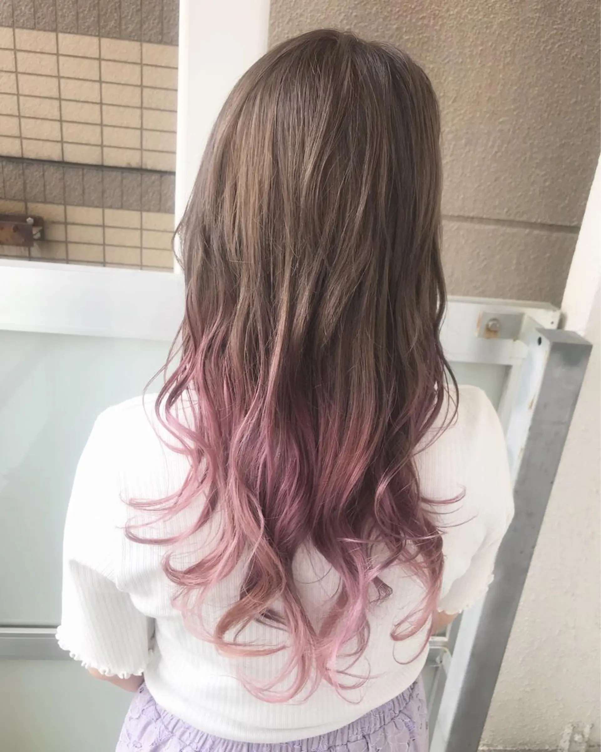 ロング カラー グラデーションカラー ピンクカラー 岩谷/ブリーチ 🪽透明感カラーのヘアスタイル